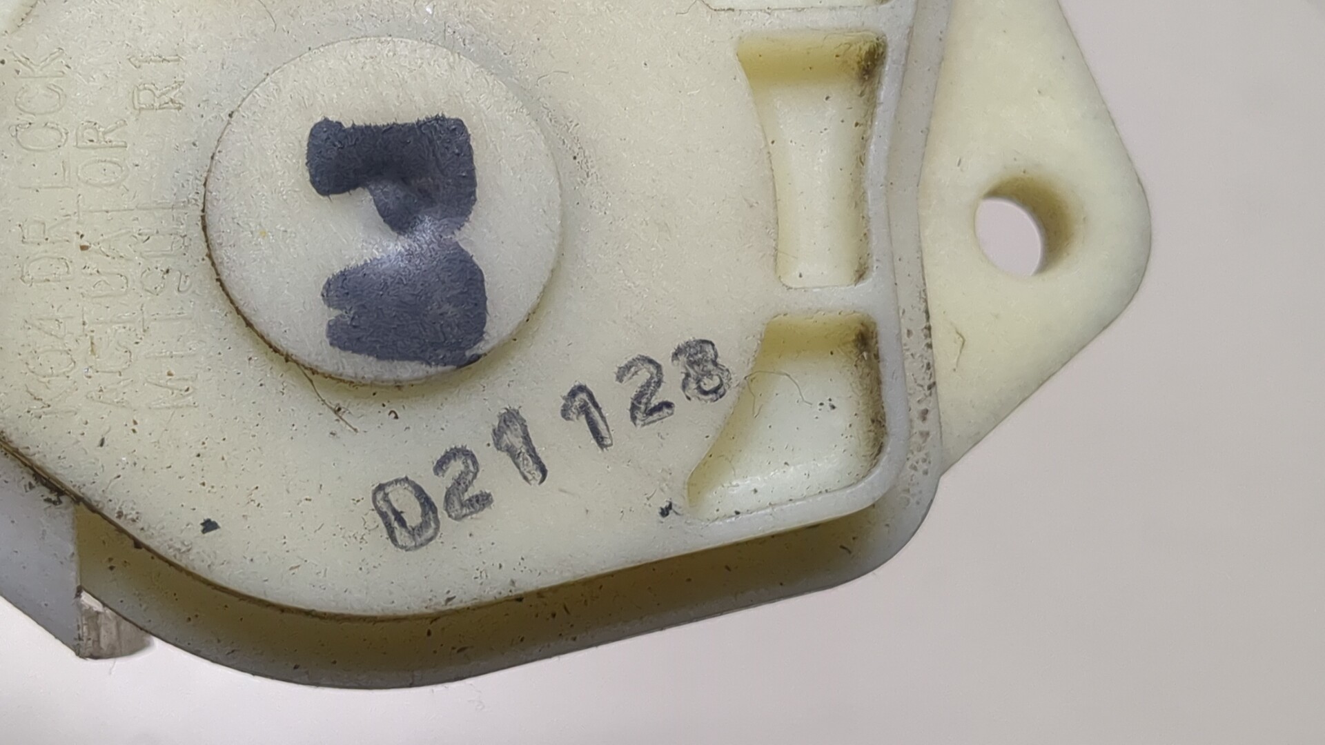 Замок двери передней правой