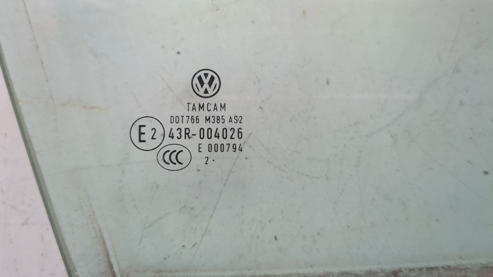 Стекло двери передней правой