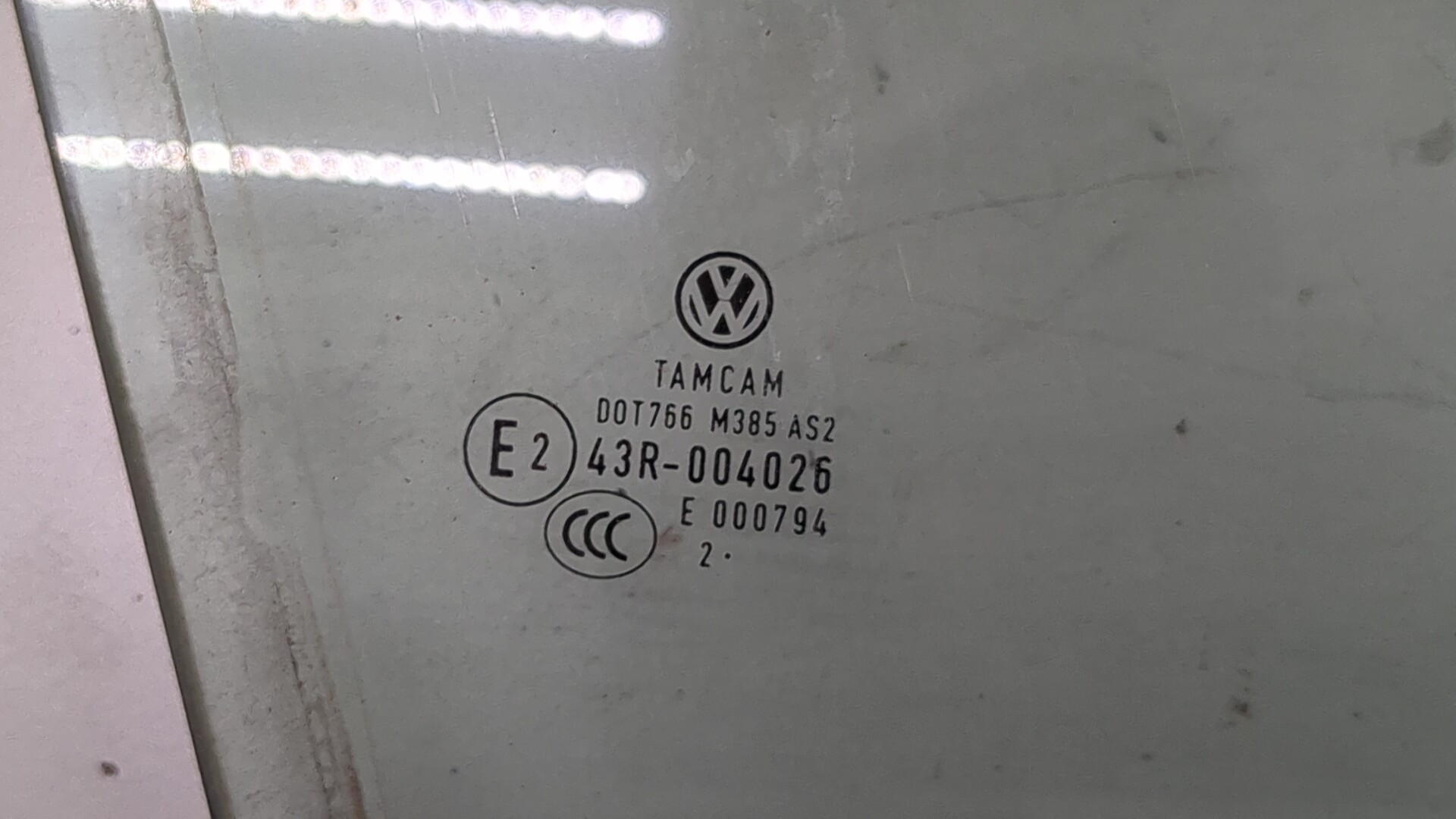 Стекло двери передней правой