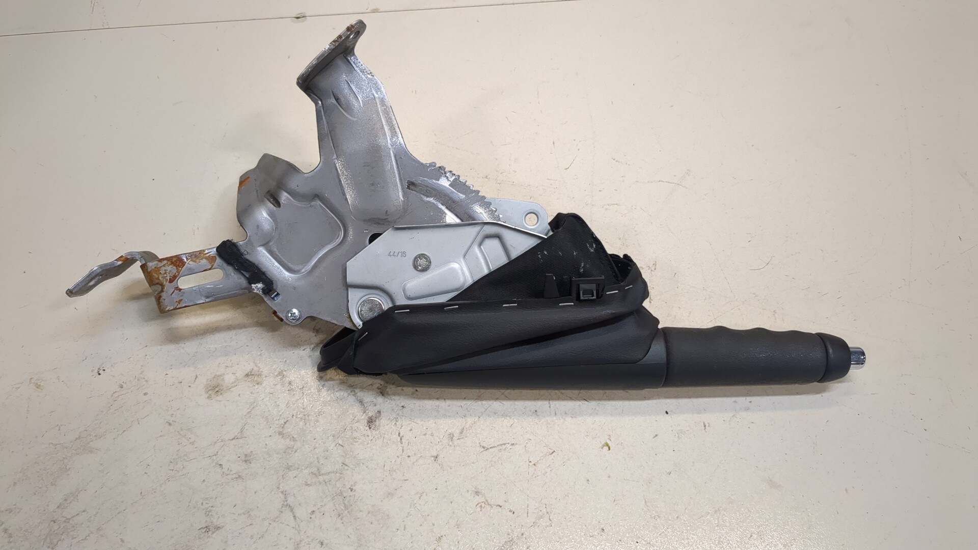 Рычаг стояночного тормоза