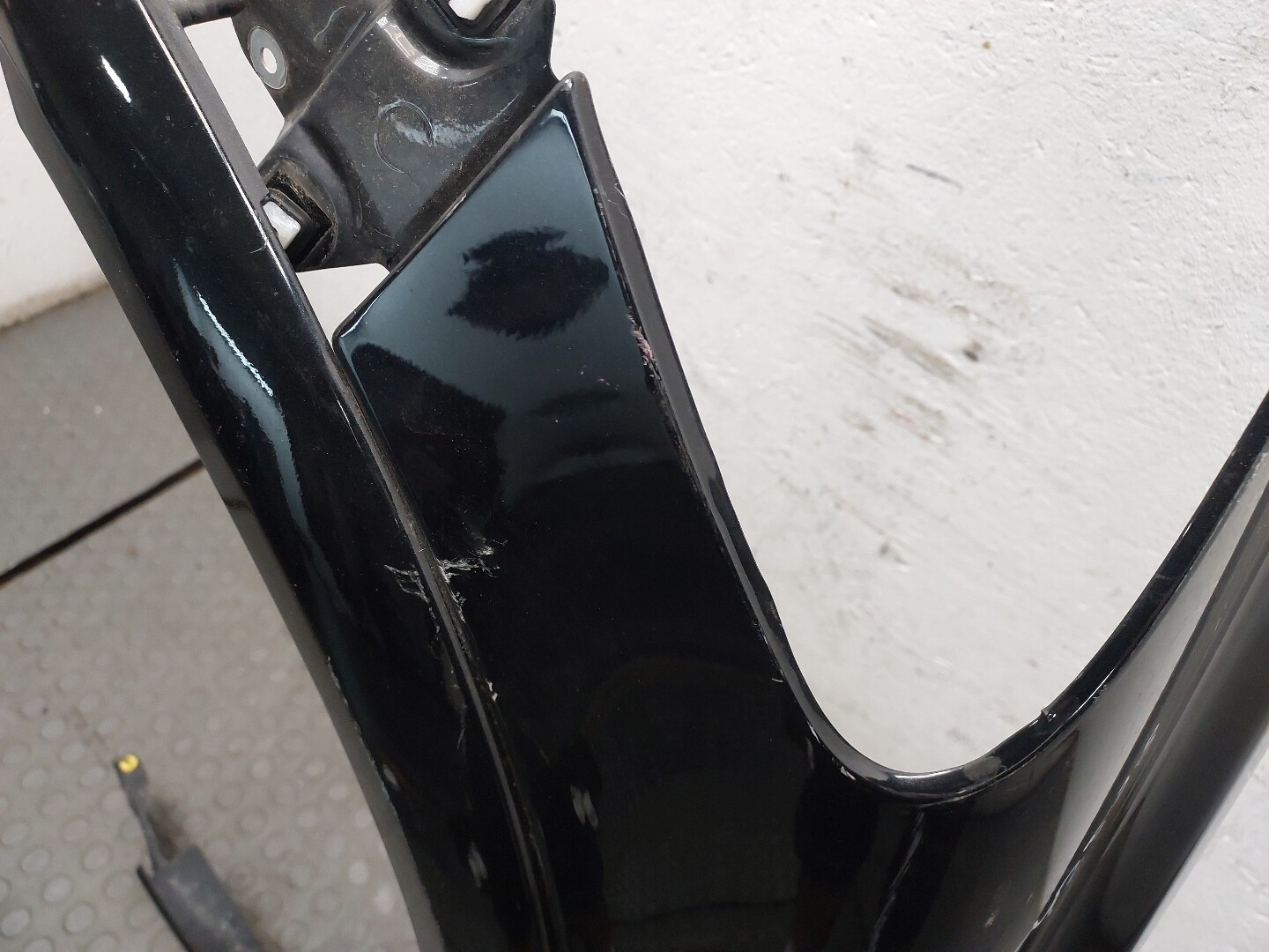 Крыло переднее левое