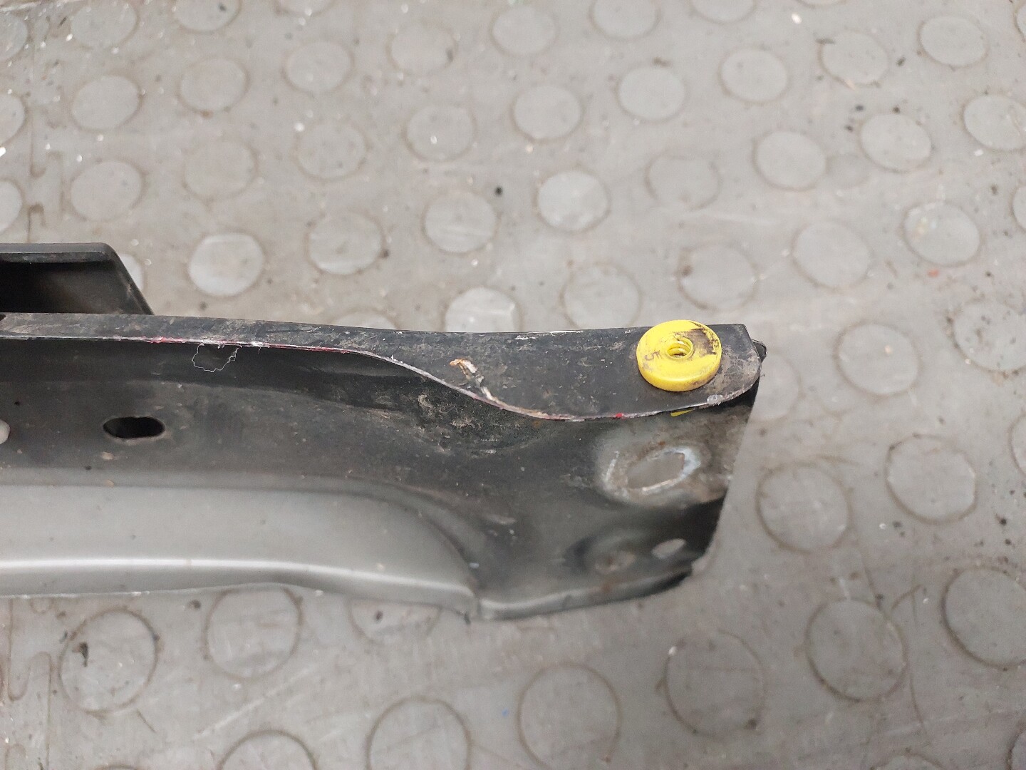 Крыло переднее левое