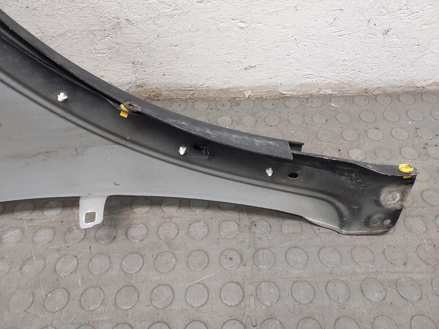 Крыло переднее левое