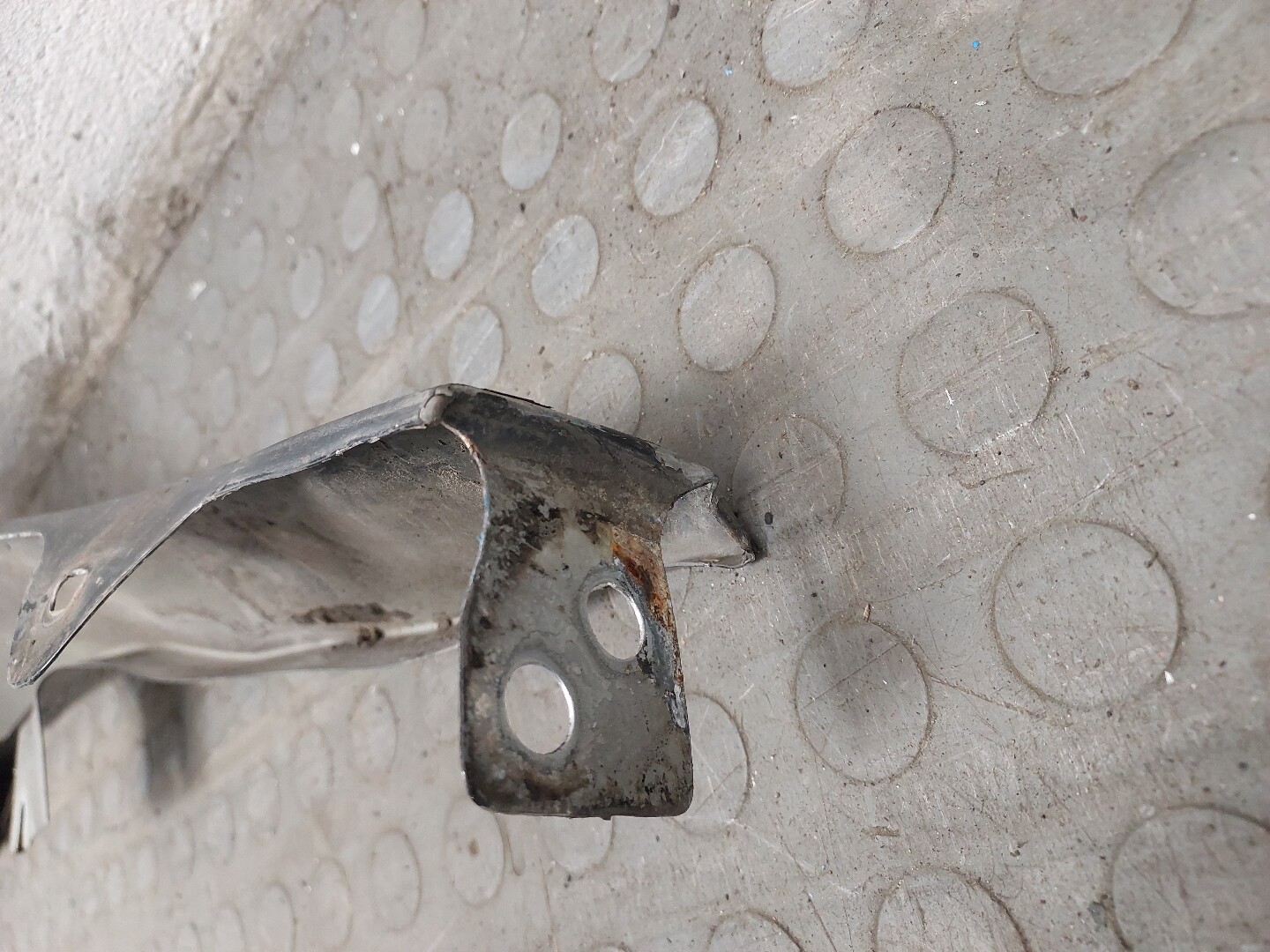 Крыло переднее левое