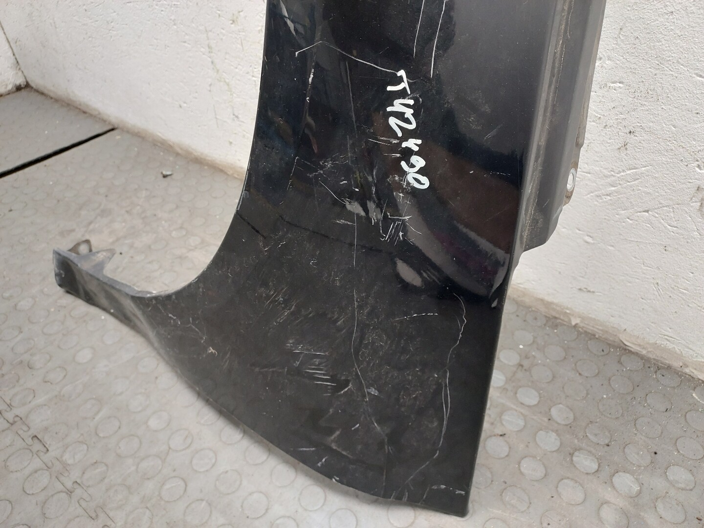 Крыло переднее левое