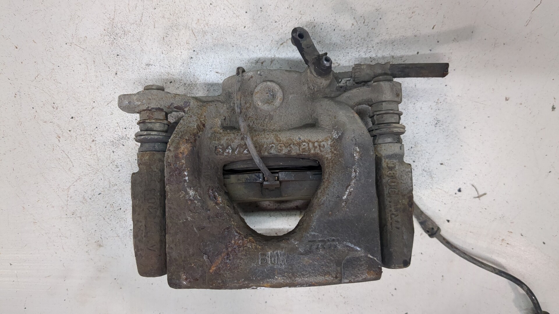 Суппорт передний левый