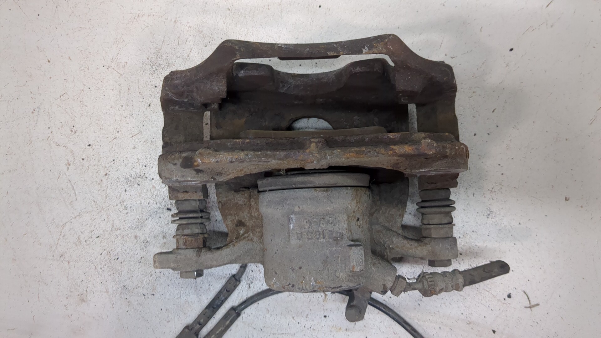 Суппорт передний левый