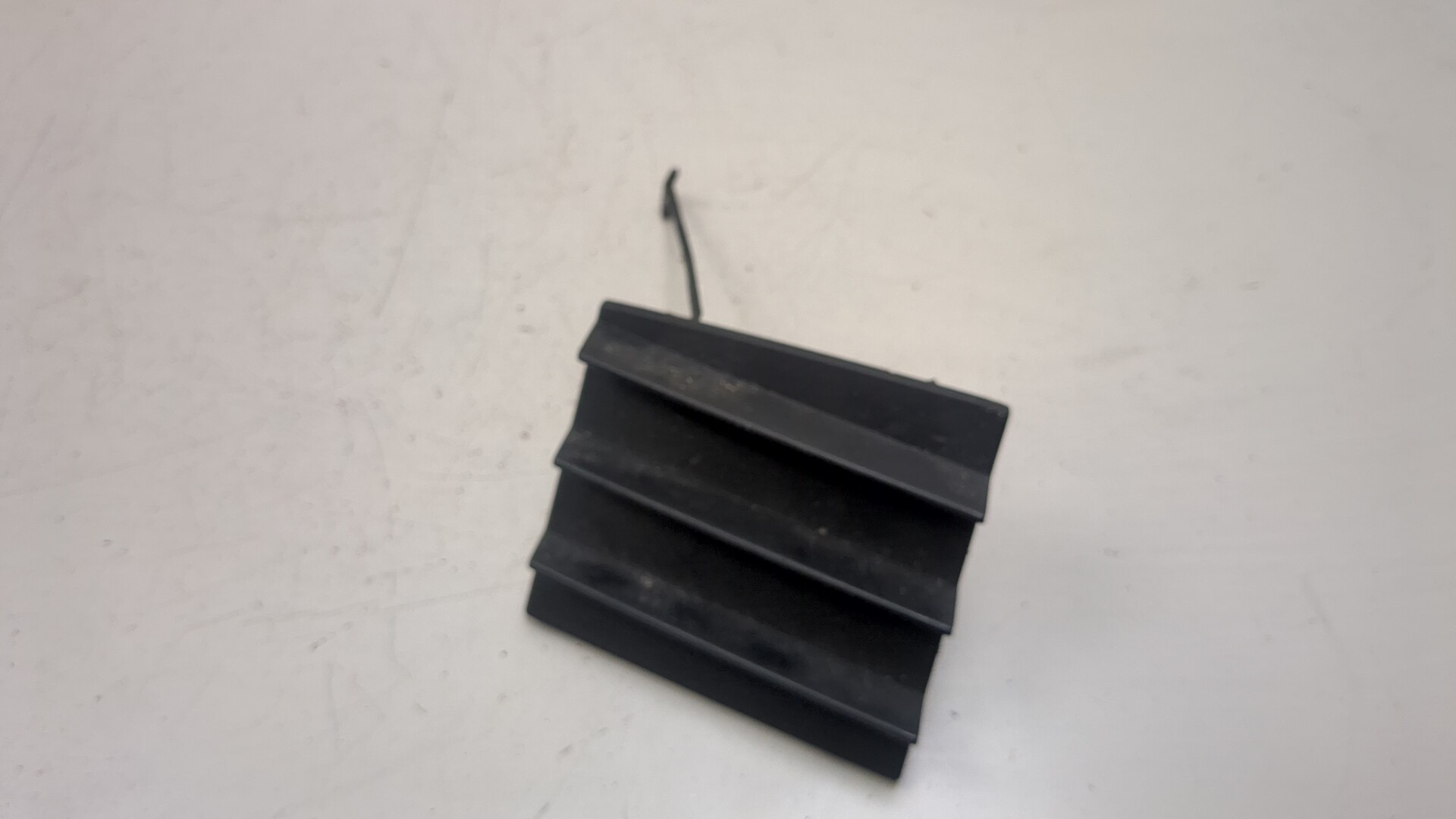 Заглушка буксировочного крюка