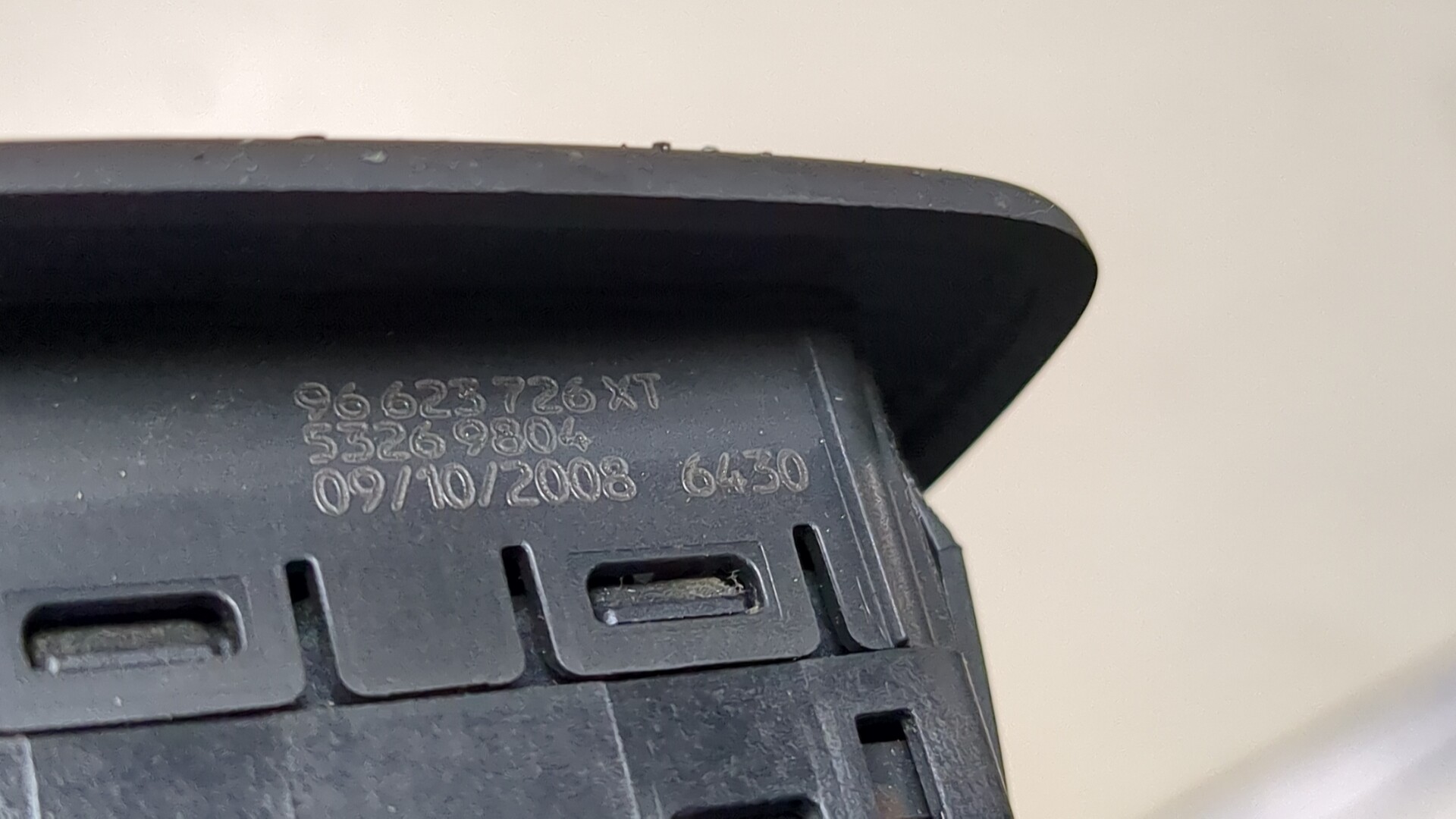 Кнопка стеклоподъемника