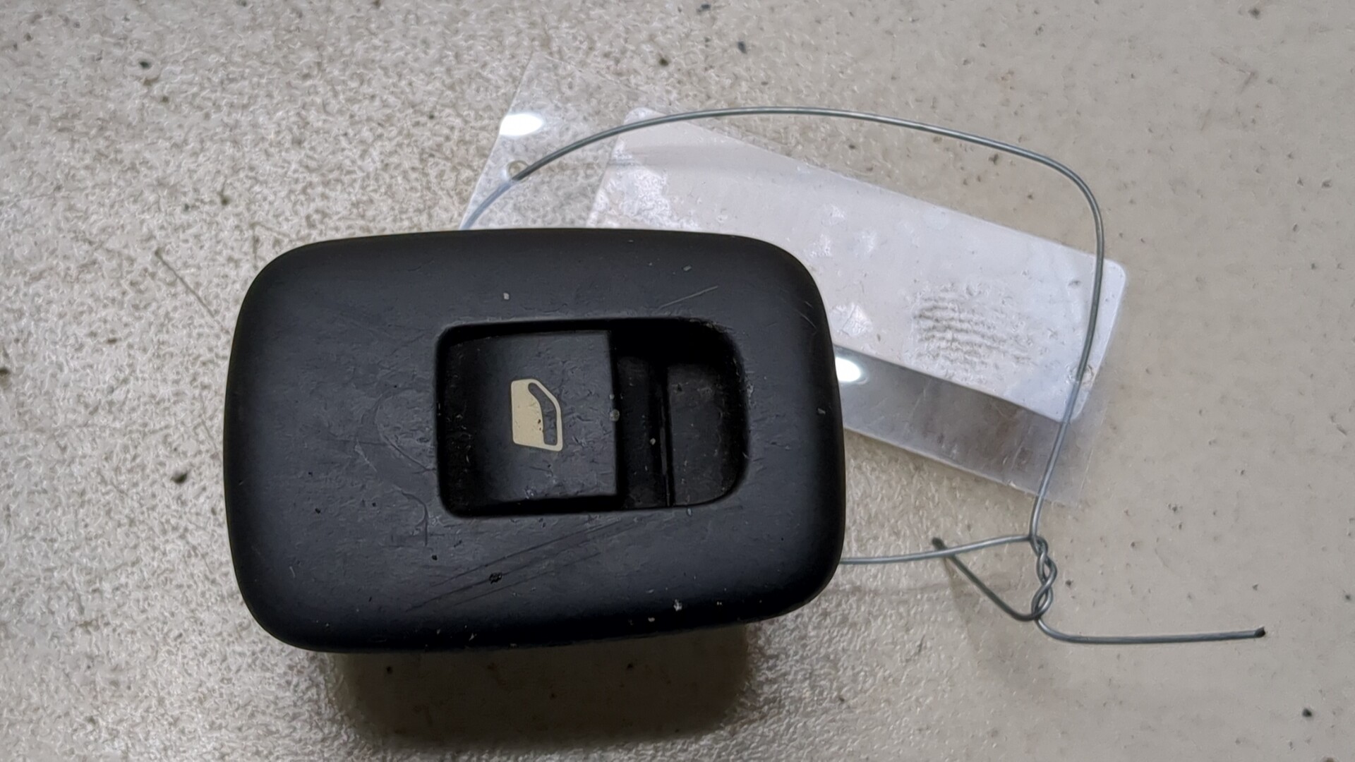 Кнопка стеклоподъемника