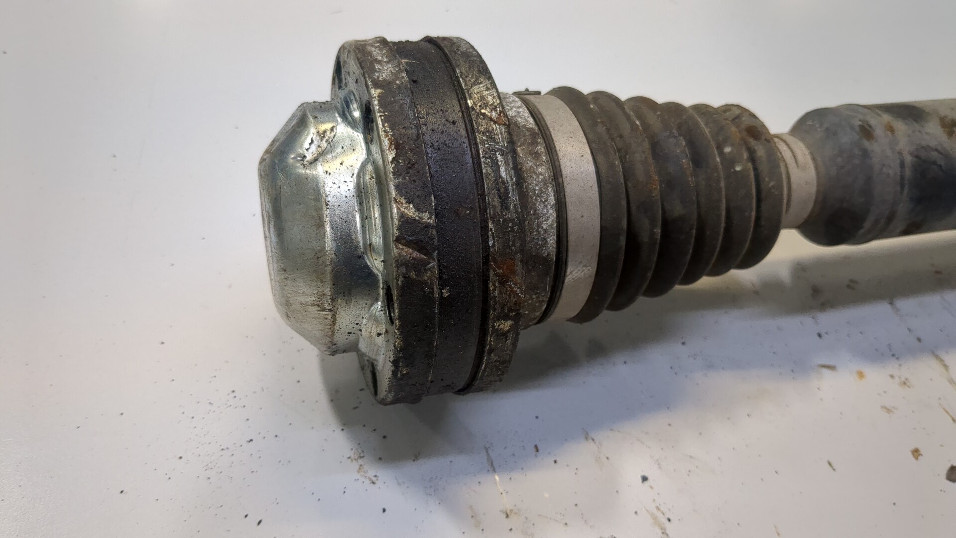 Полуось передняя правая