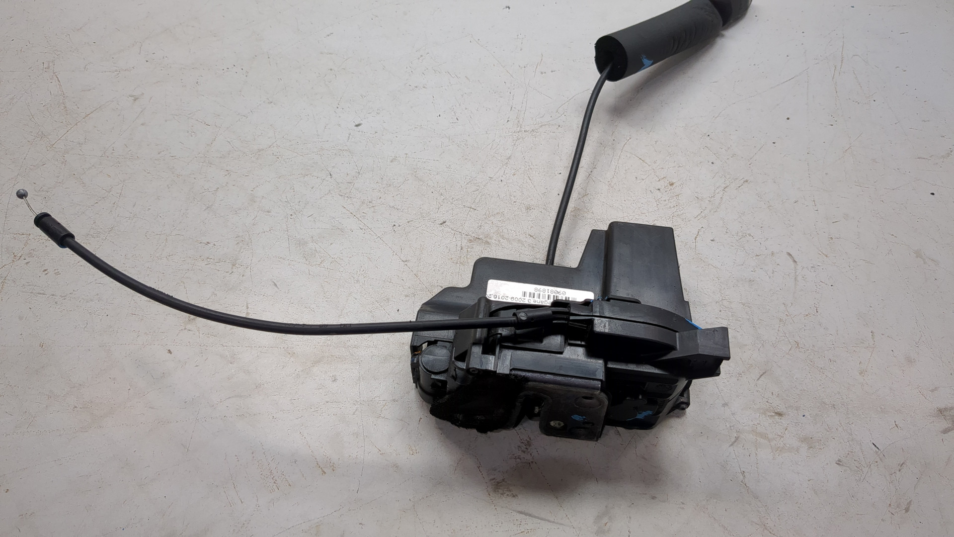 Замок двери передней правой