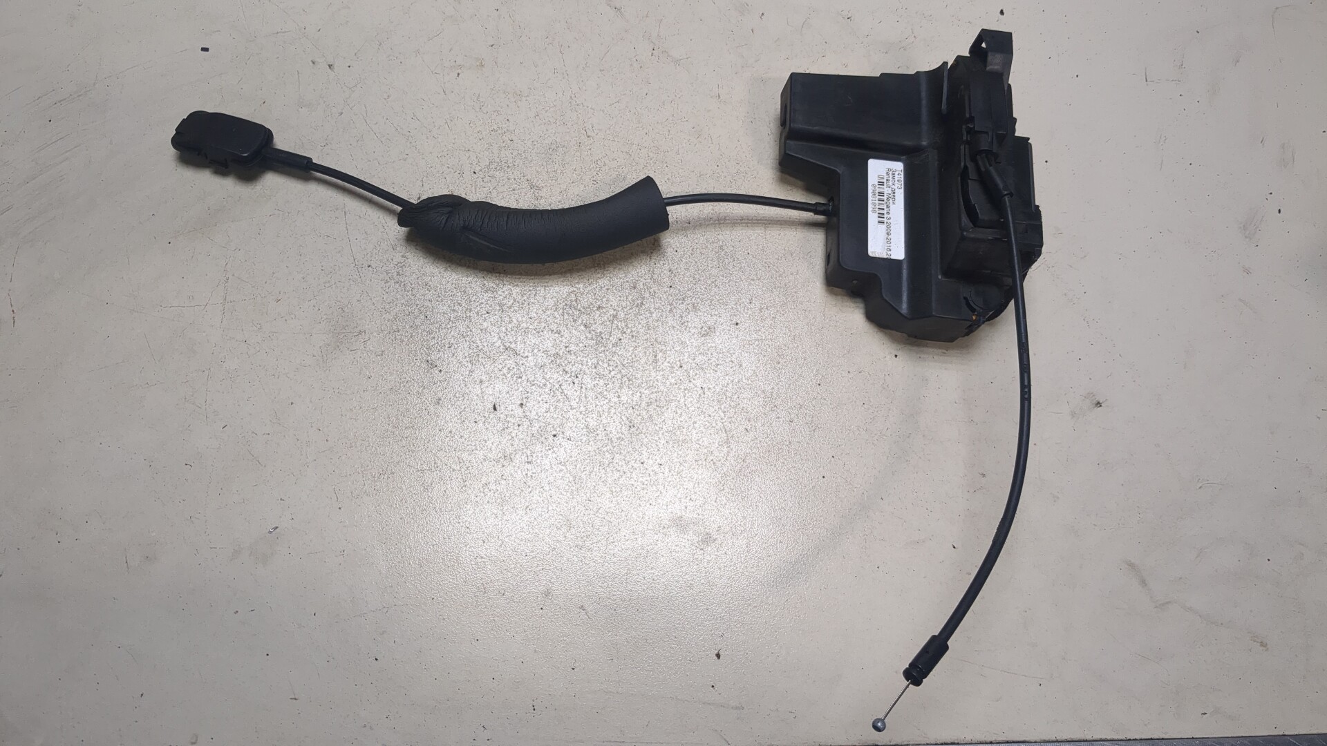 Замок двери передней правой