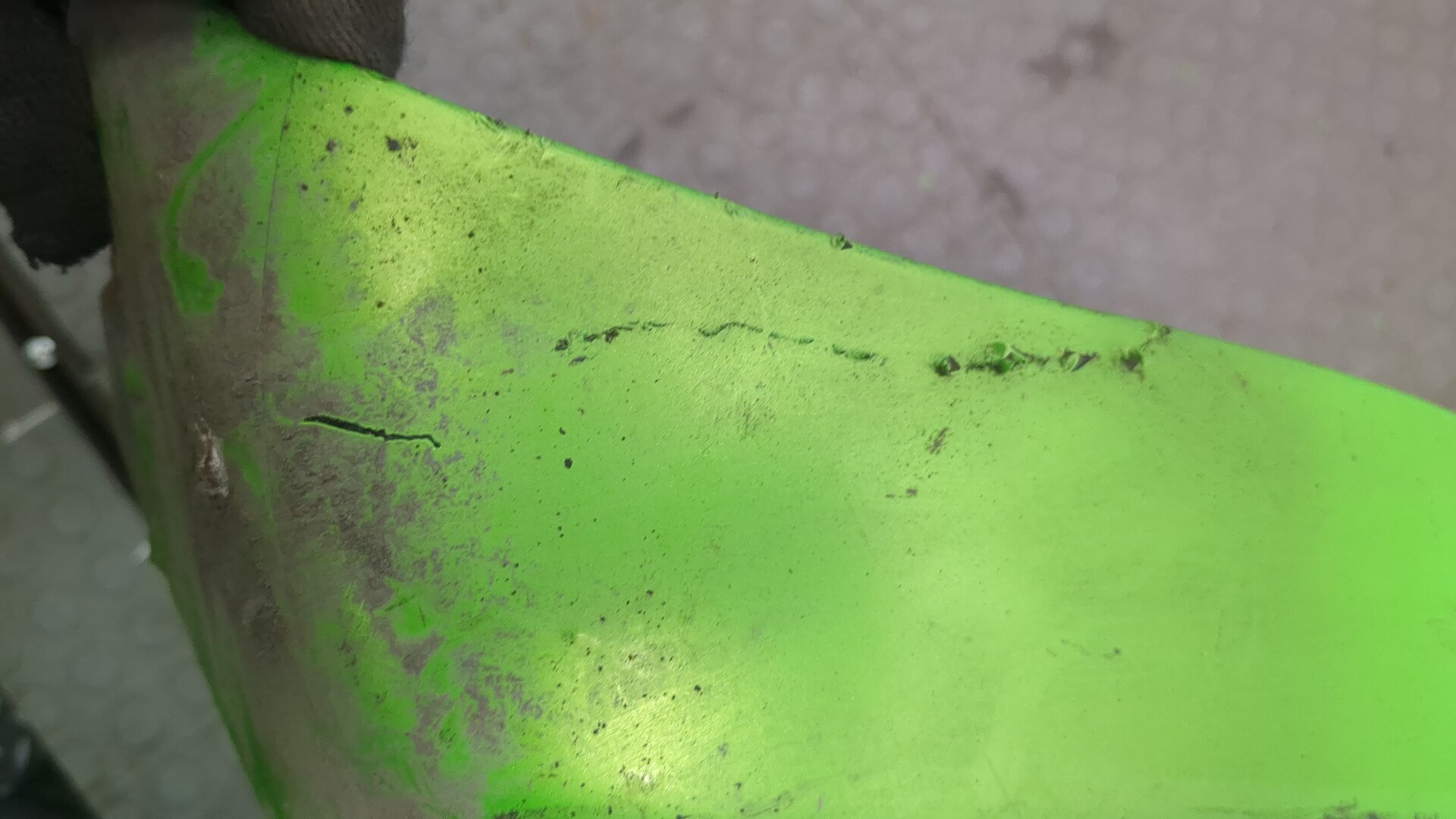 Накладка заднего крыла левого