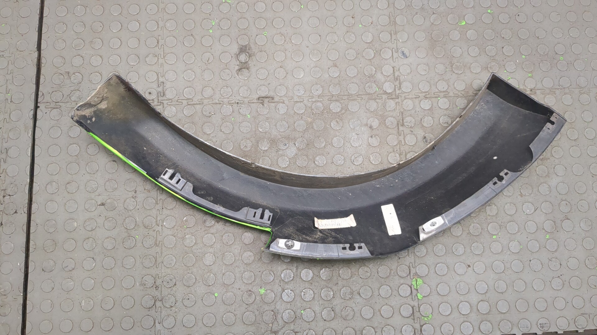 Накладка заднего крыла левого