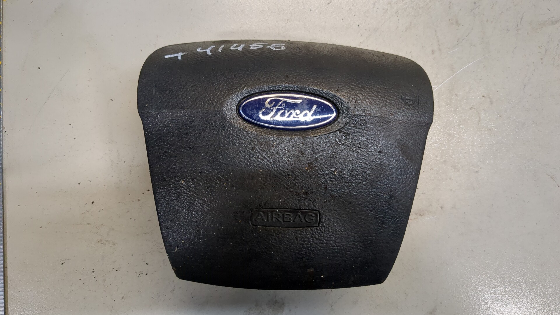 Подушка безопасности в рулевое колесо