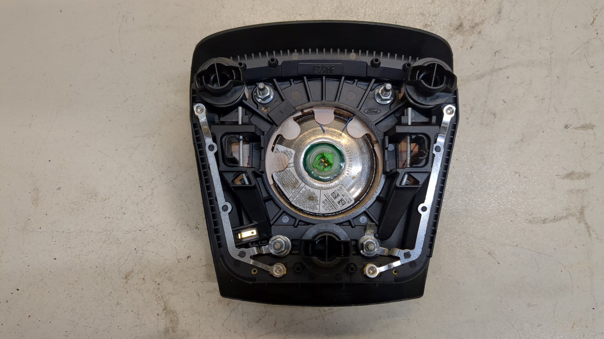 Подушка безопасности в рулевое колесо