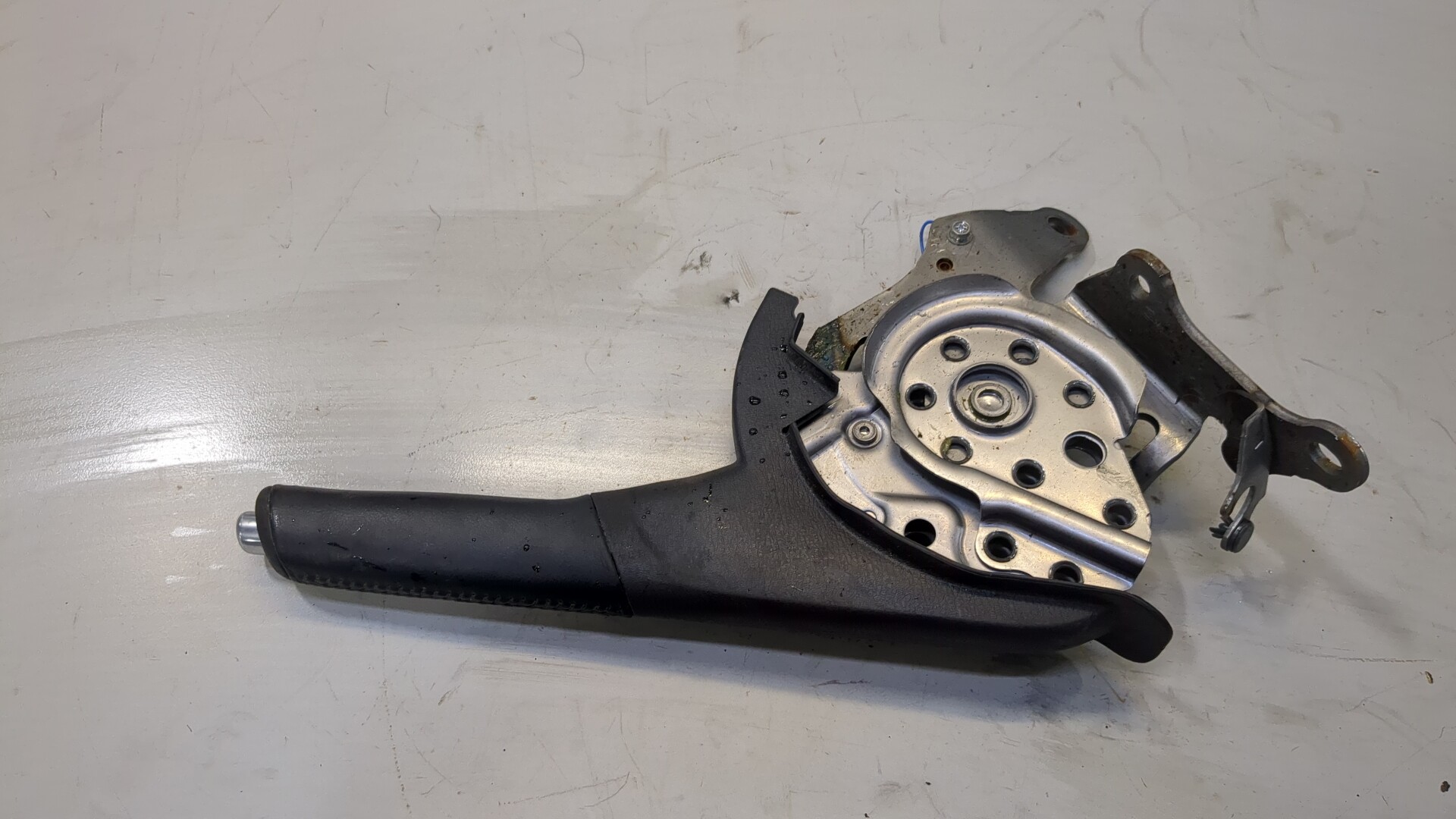 Рычаг стояночного тормоза