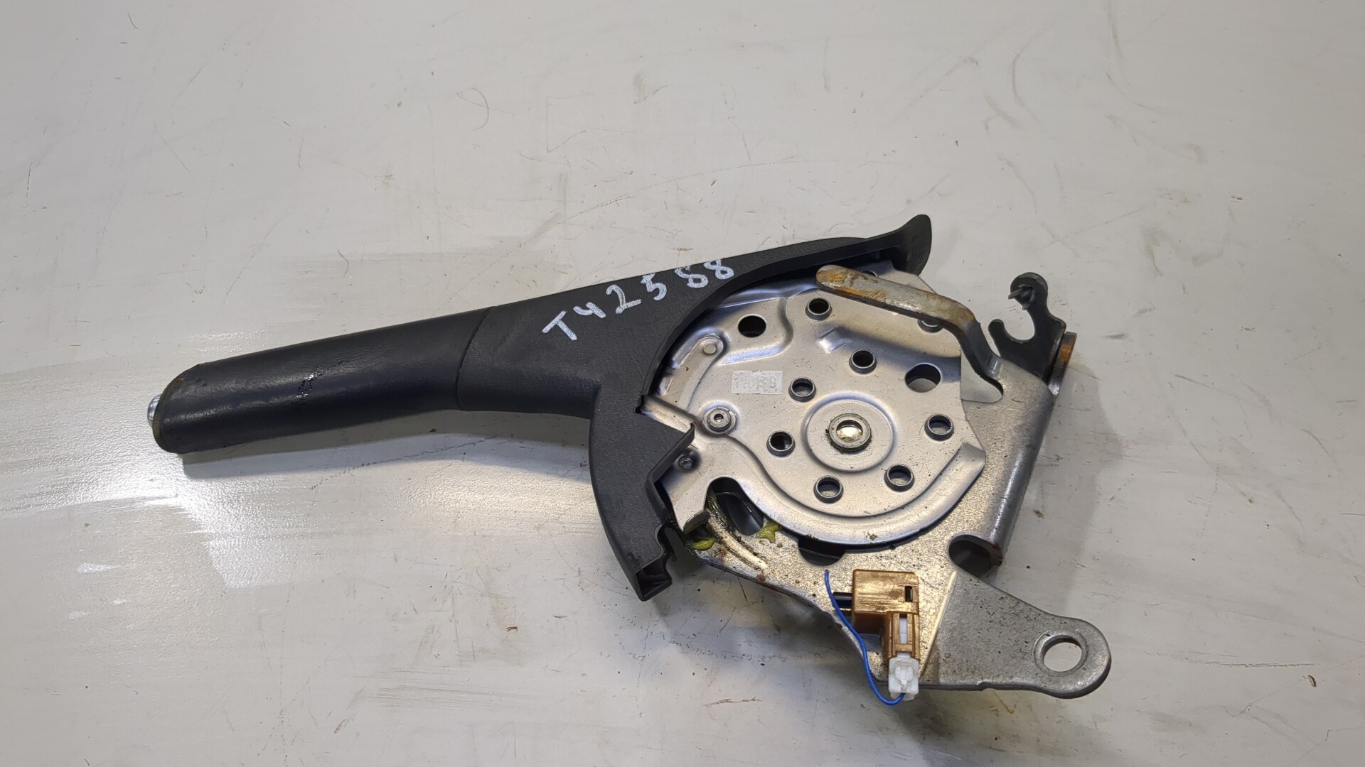 Рычаг стояночного тормоза