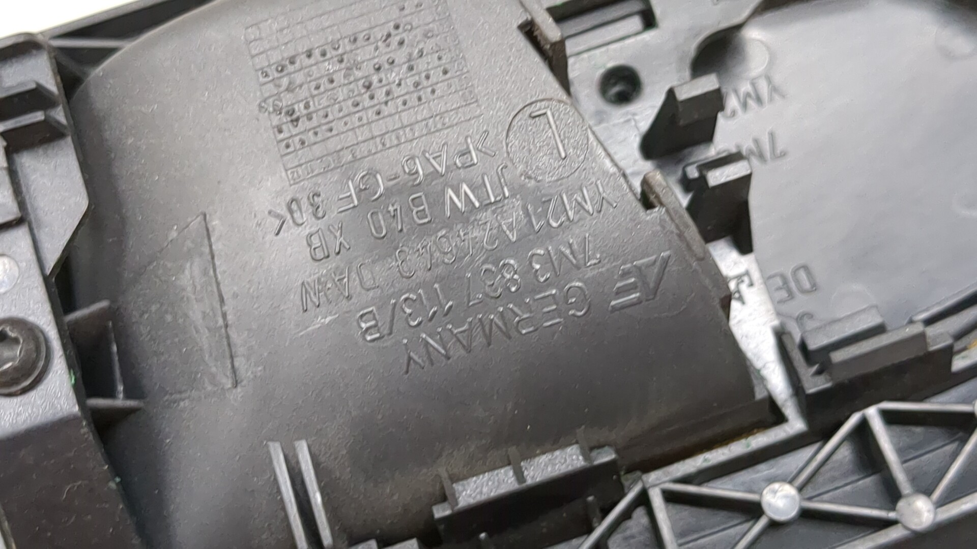 Ручка двери передней внутренняя левая