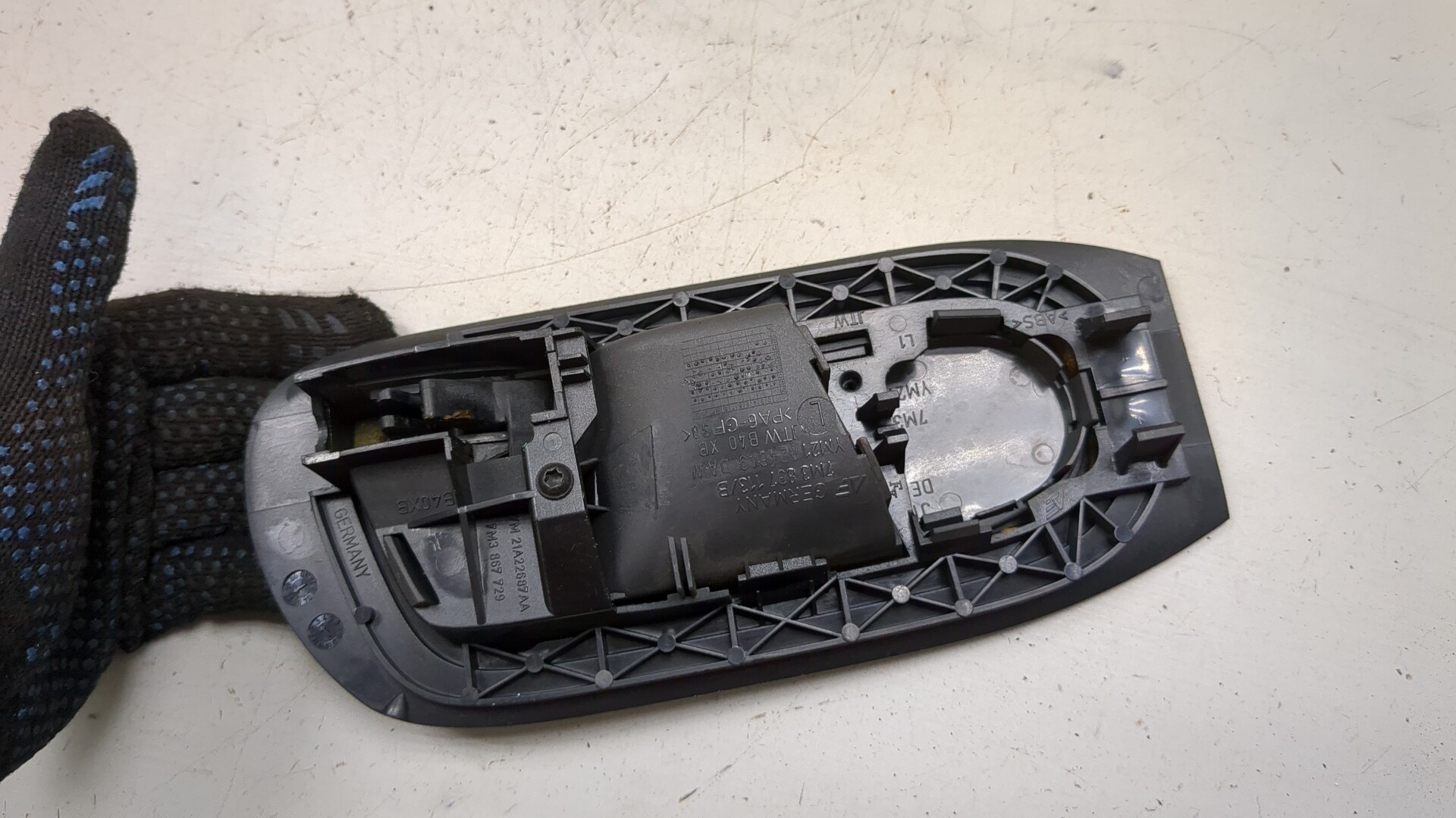 Ручка двери передней внутренняя левая