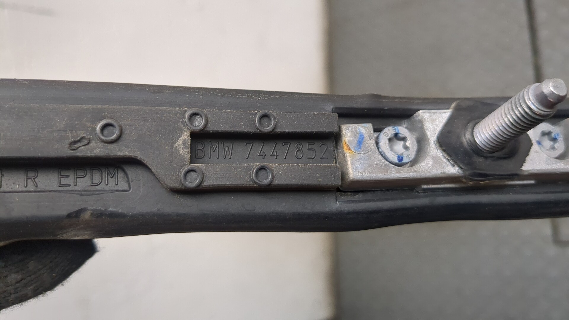 Рейлинг (релинг) правый (планка на крышу)