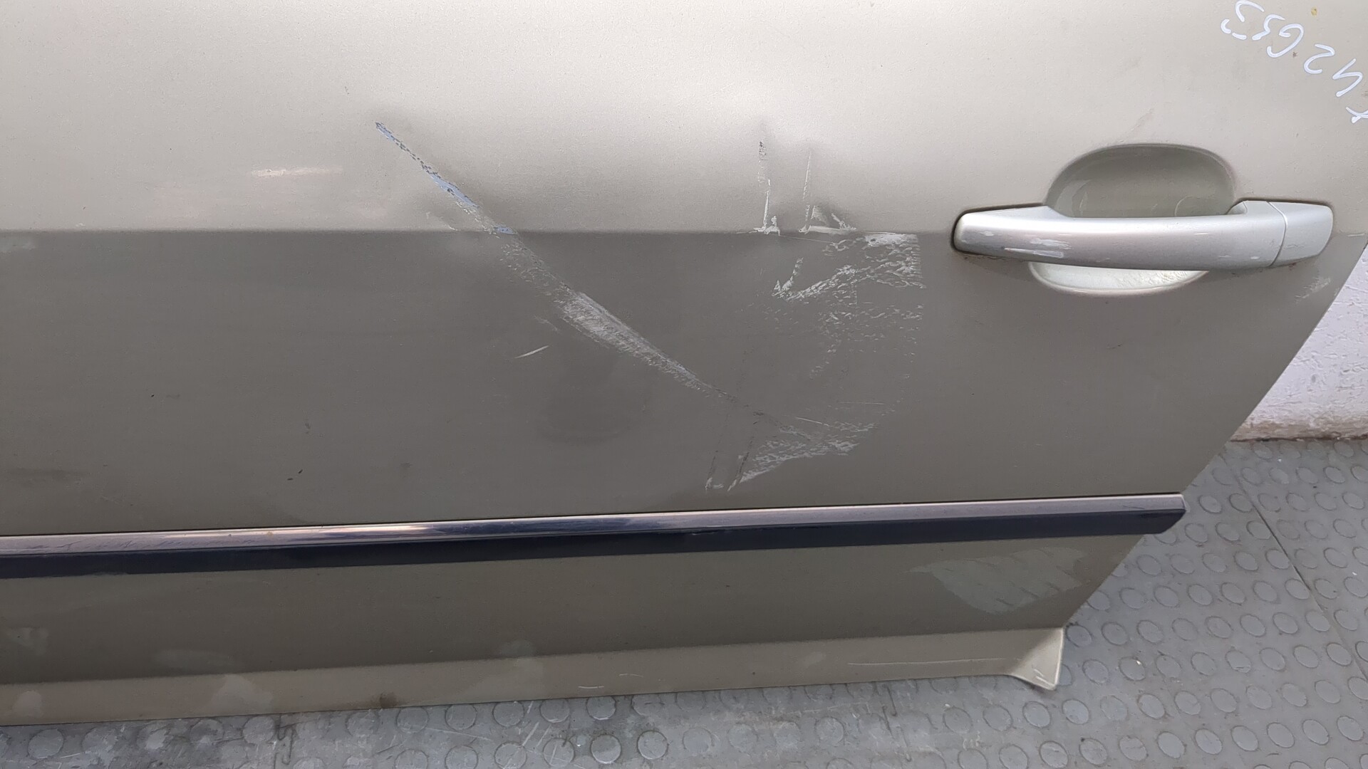 Дверь передняя левая