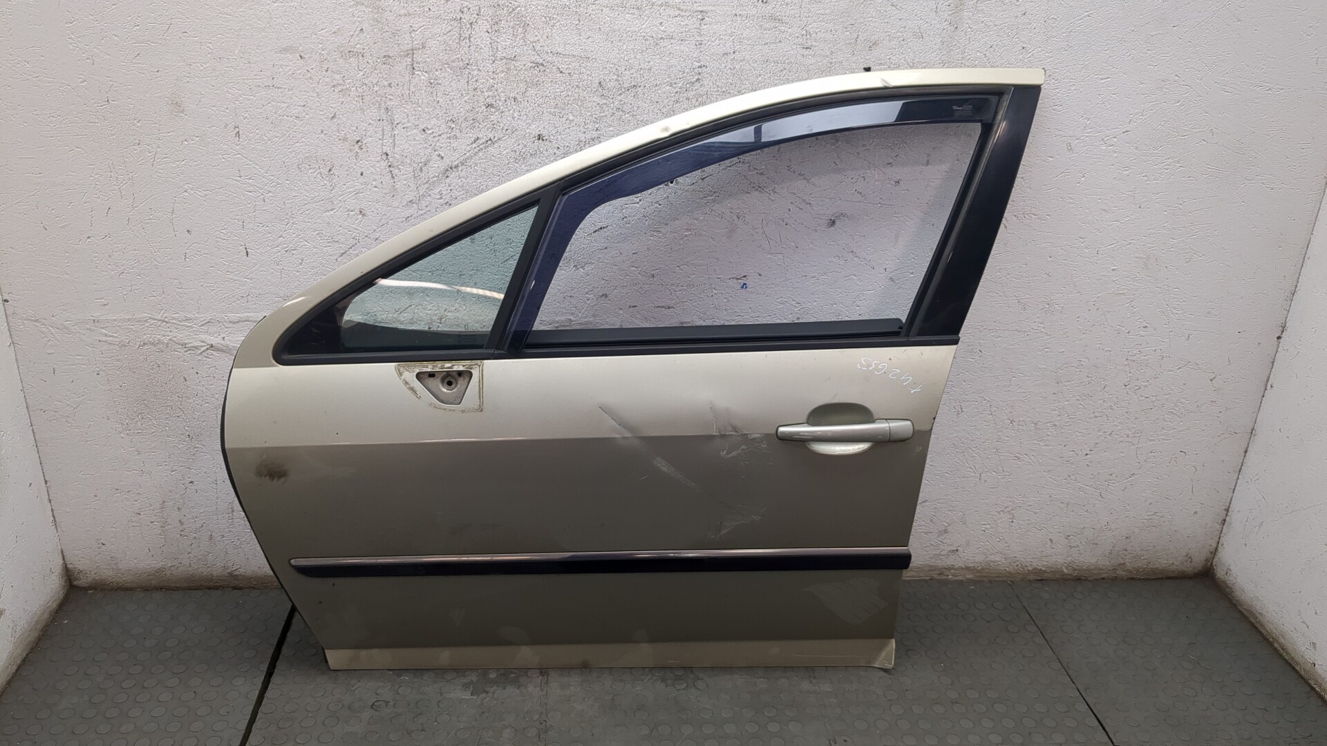 Дверь передняя левая