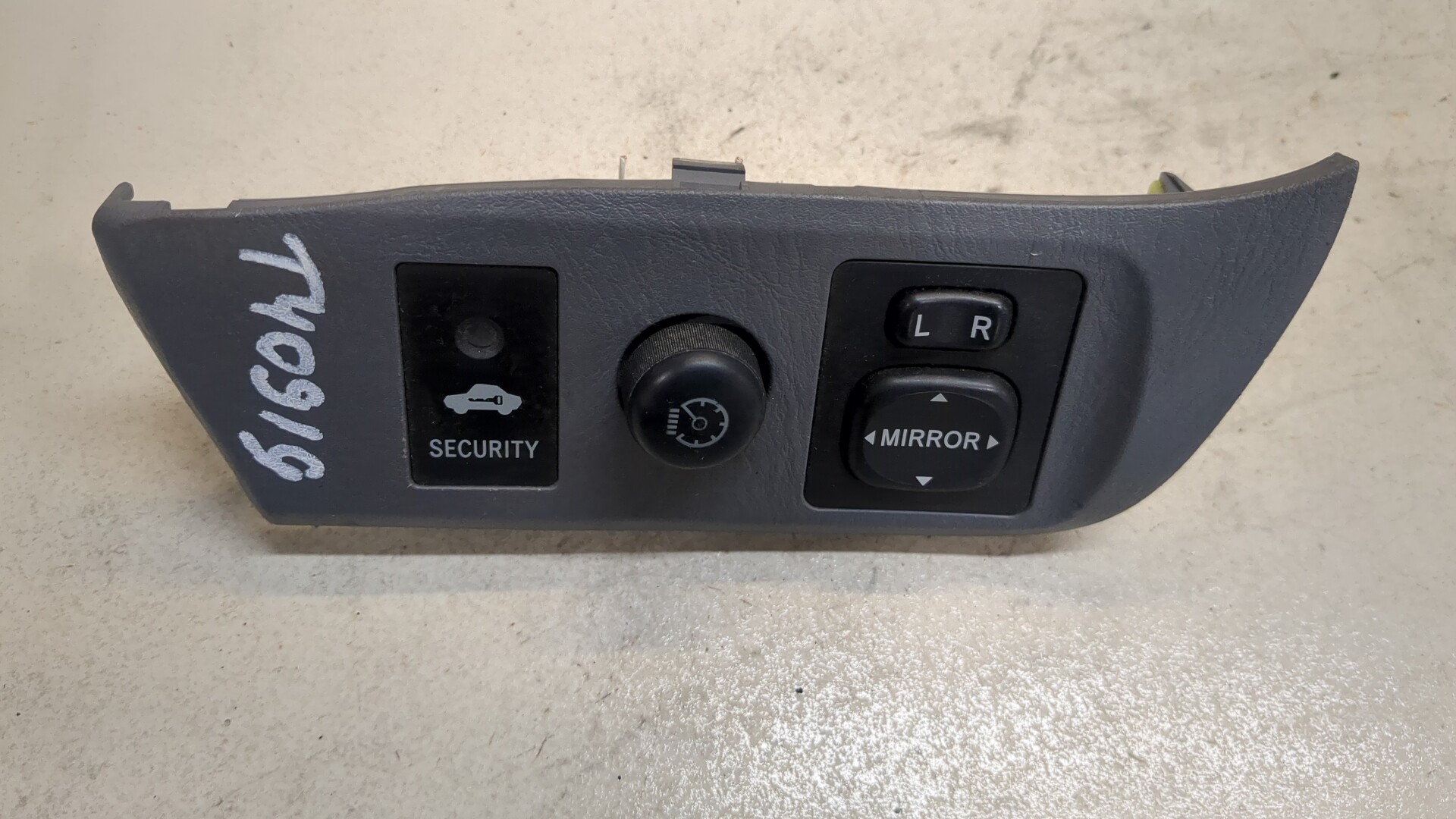 Кнопка регулировки зеркала