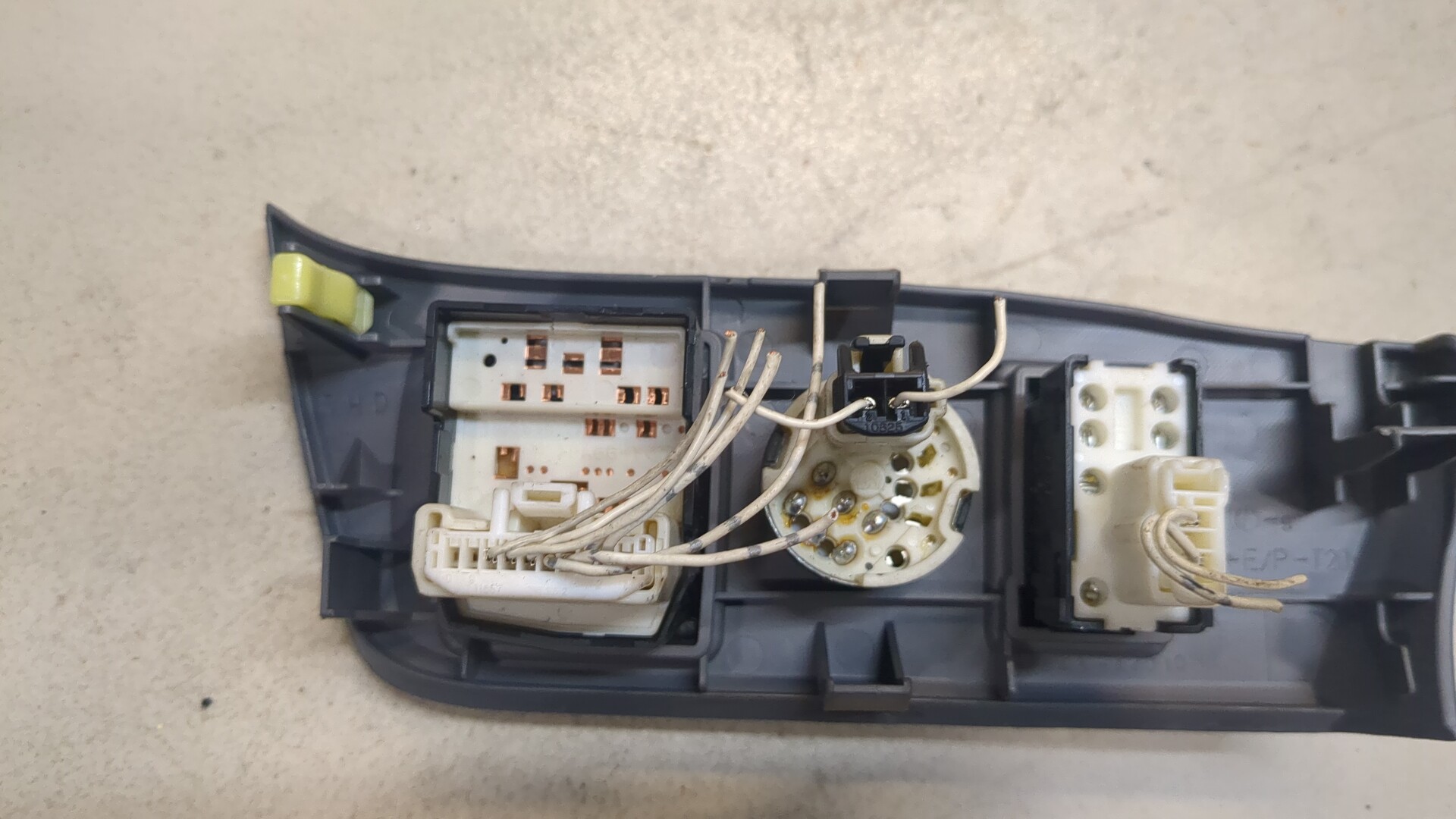 Кнопка регулировки зеркала