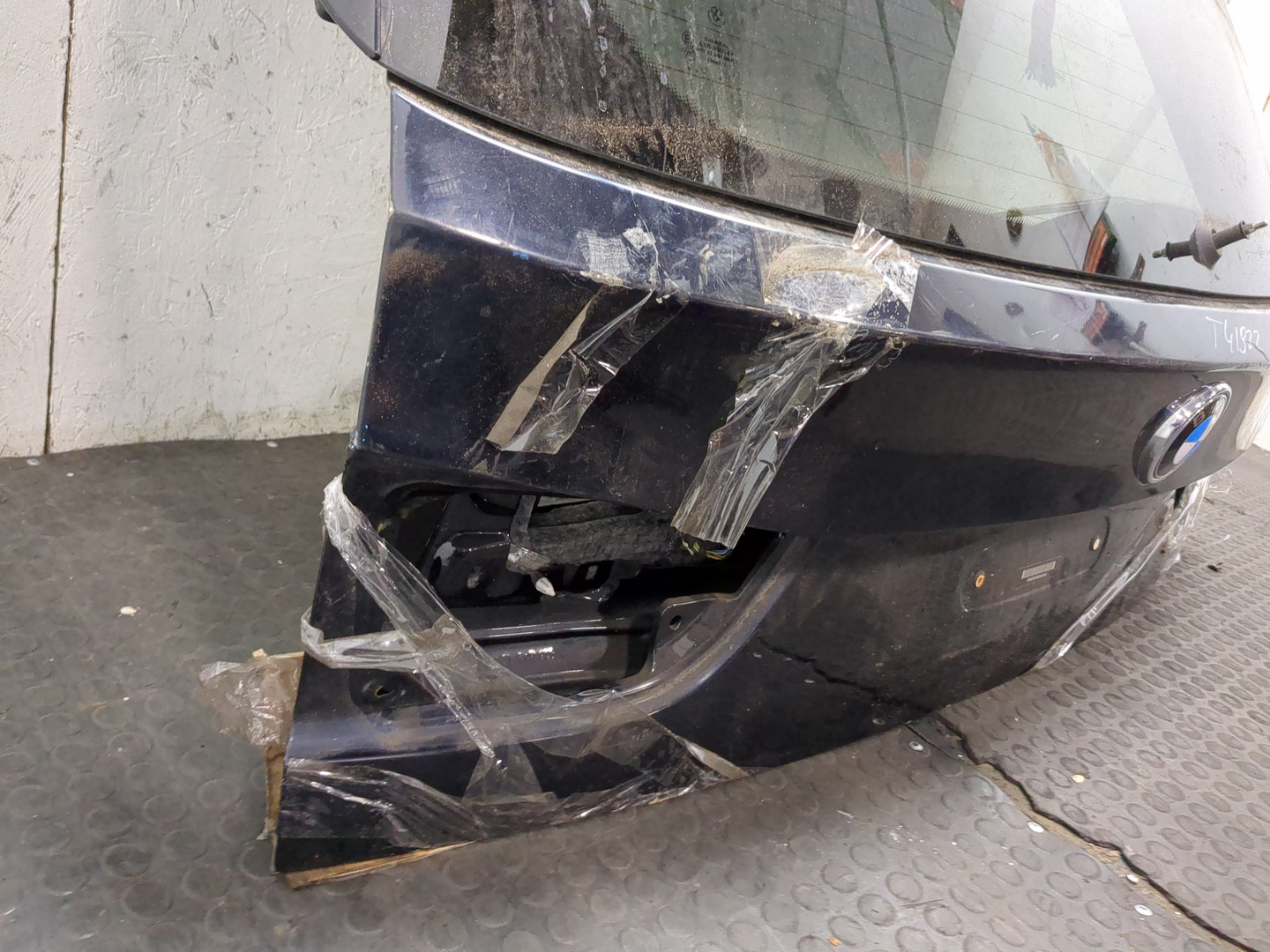 Дверь багажника