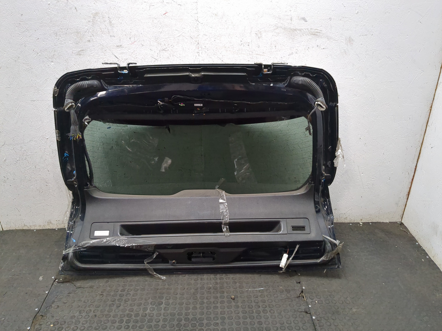 Дверь багажника