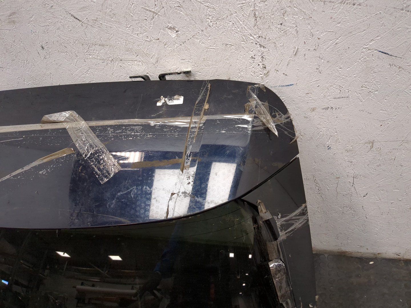 Дверь багажника