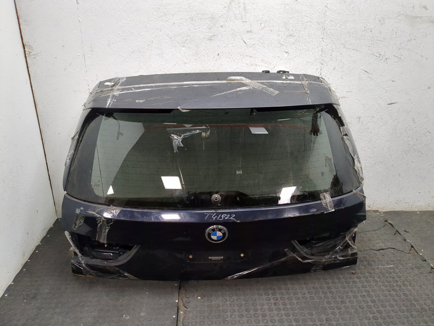 Дверь багажника