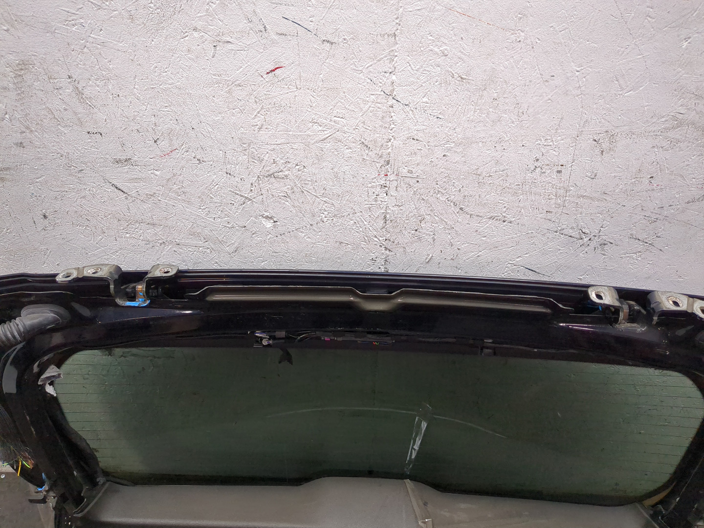 Дверь багажника