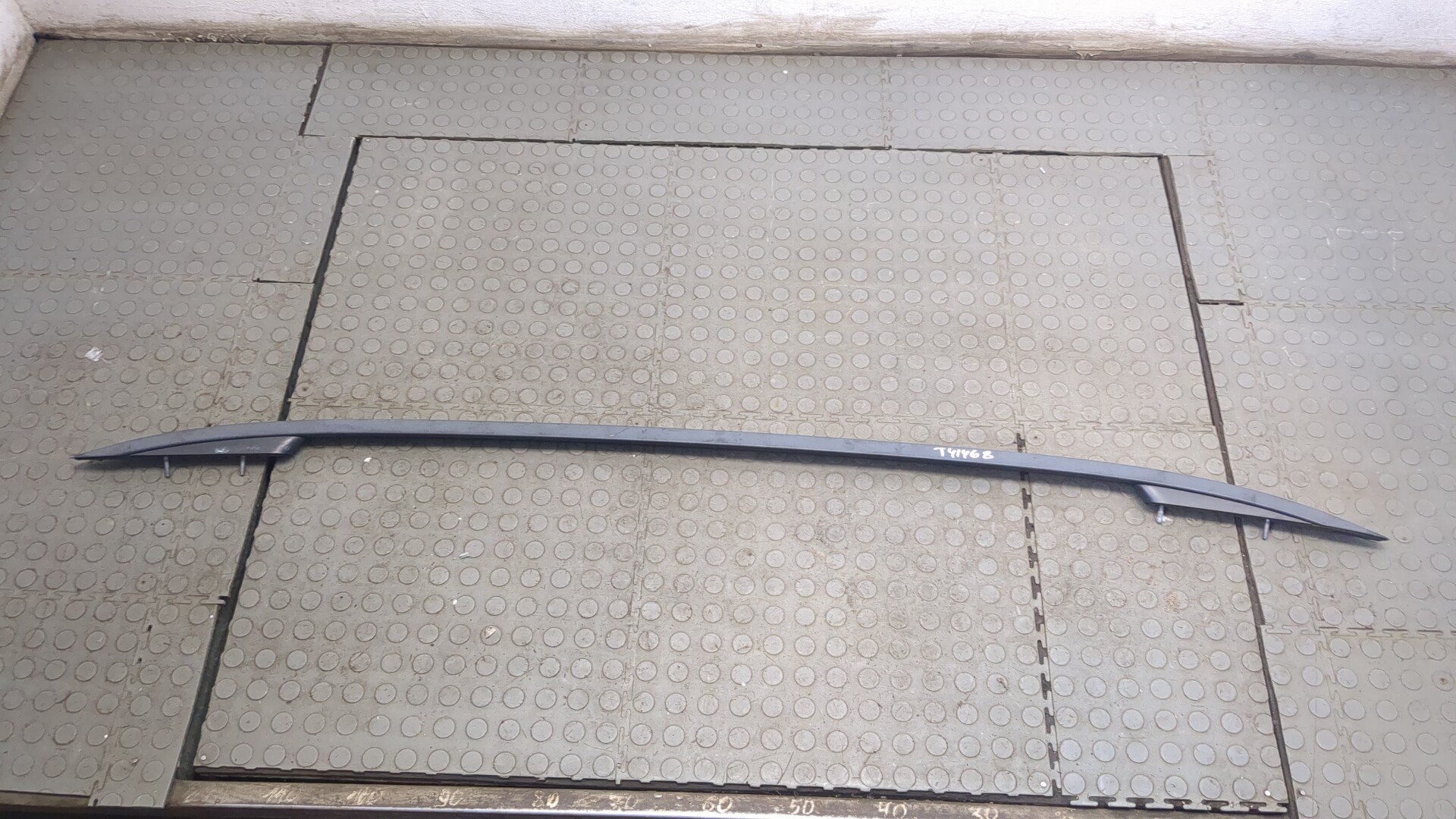 Рейлинг (релинг) правый (планка на крышу)