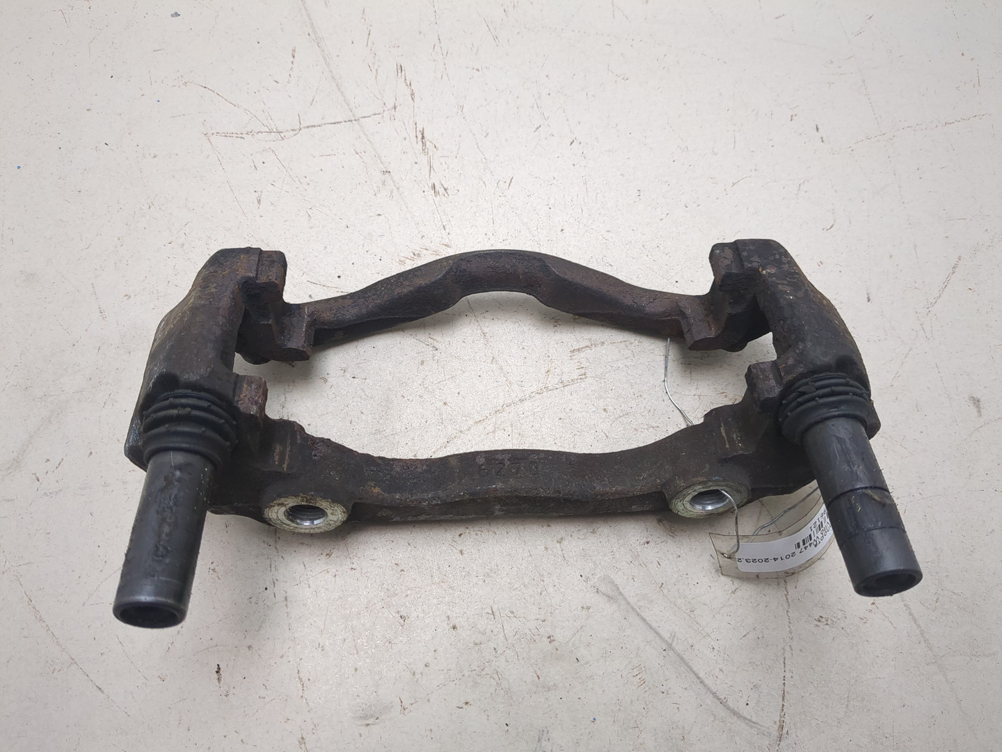 Скоба суппорта переднего правого