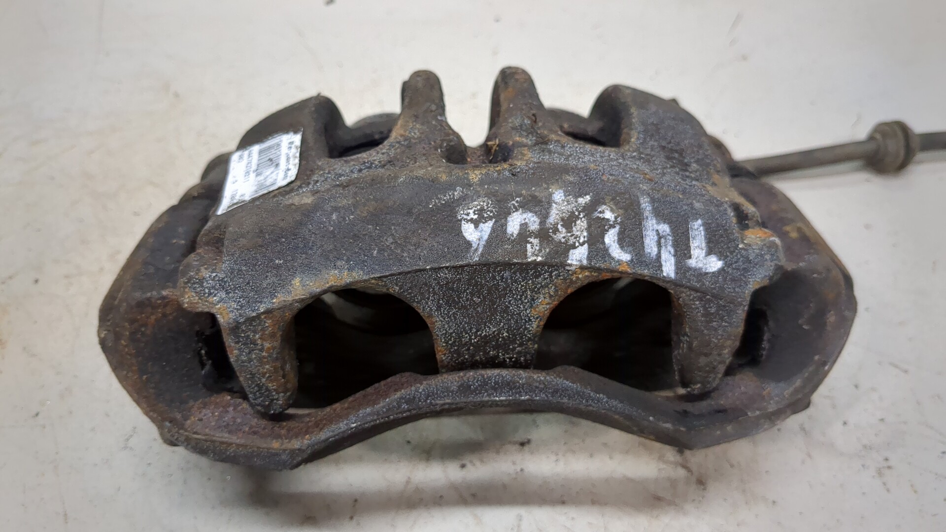 Скоба суппорта переднего правого