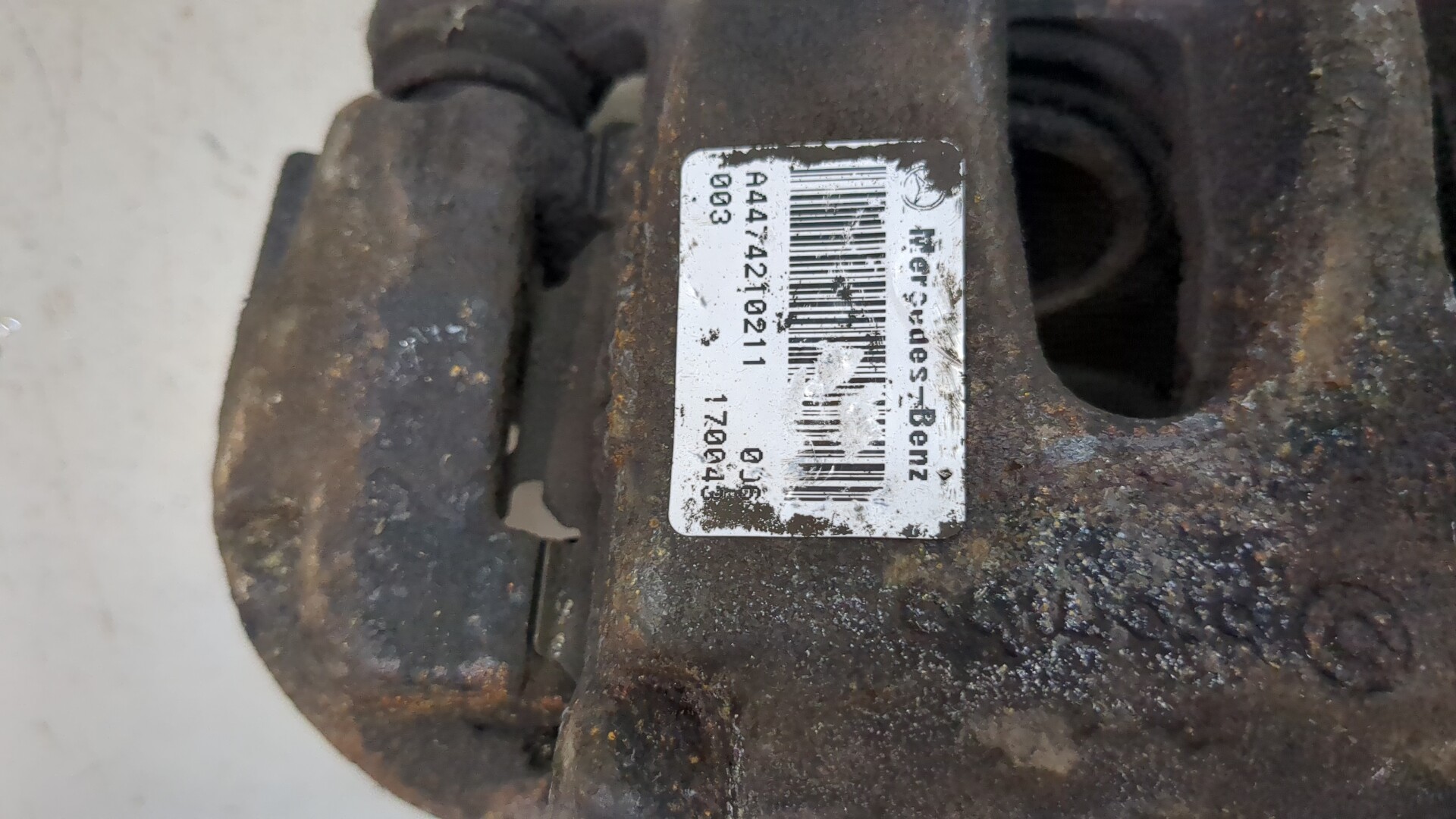 Скоба суппорта переднего правого