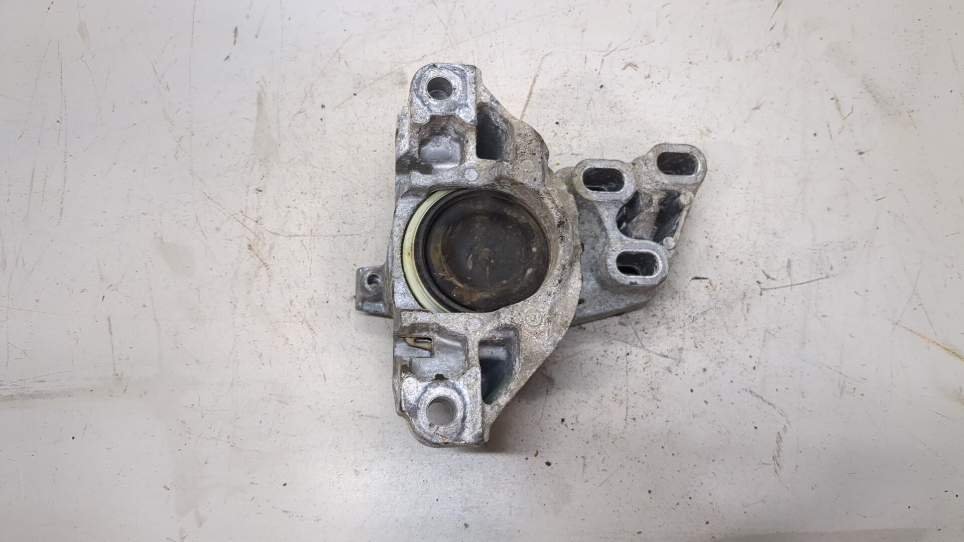 Опора двигателя