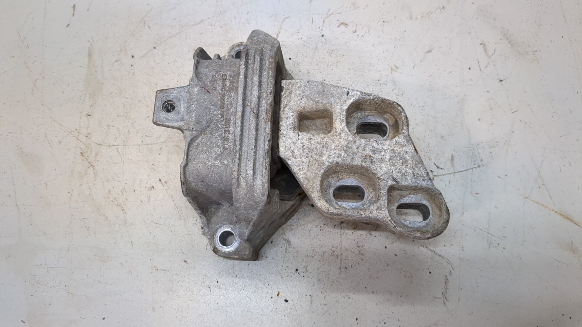 Опора двигателя