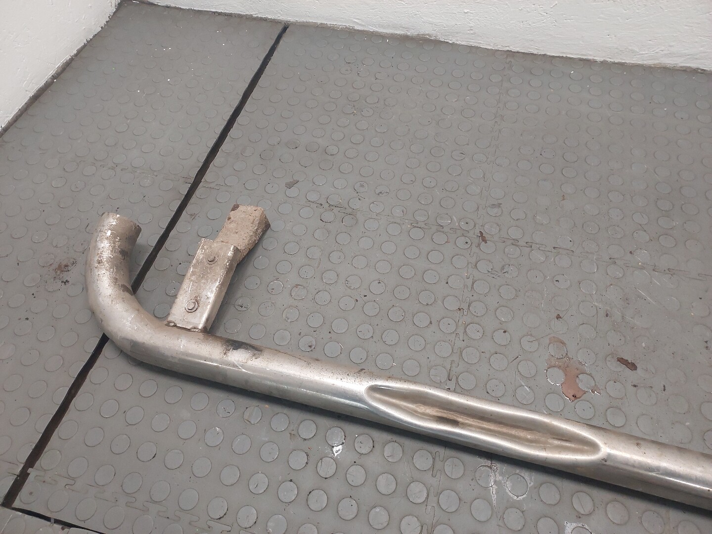 Подножка левая