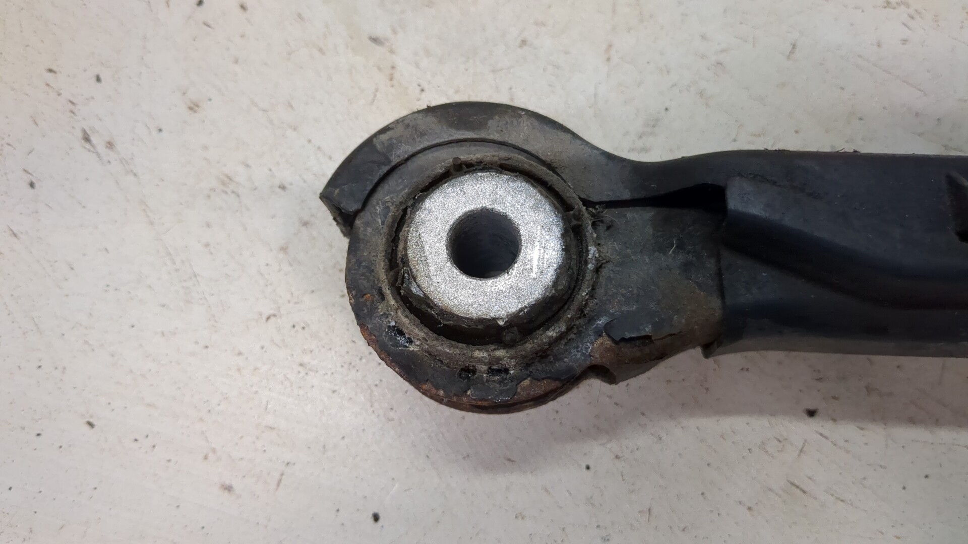 Рычаг задний