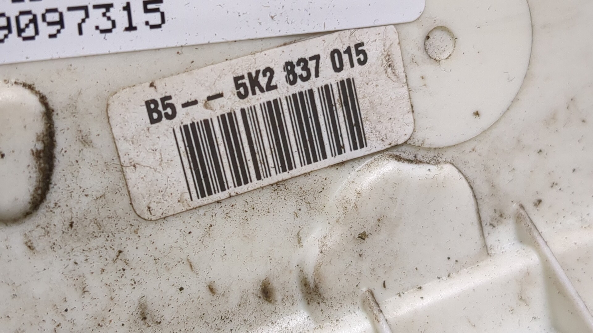 Замок двери передней левой