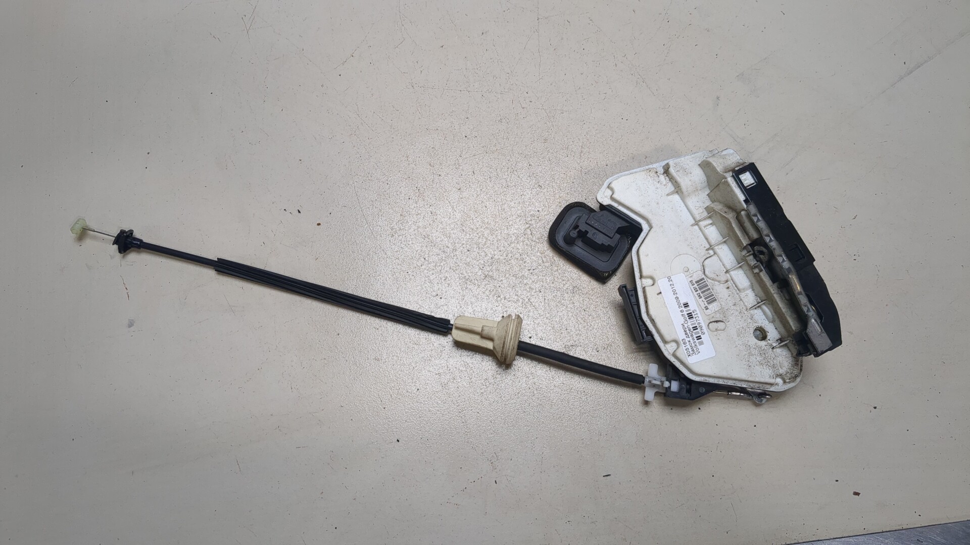 Замок двери передней левой