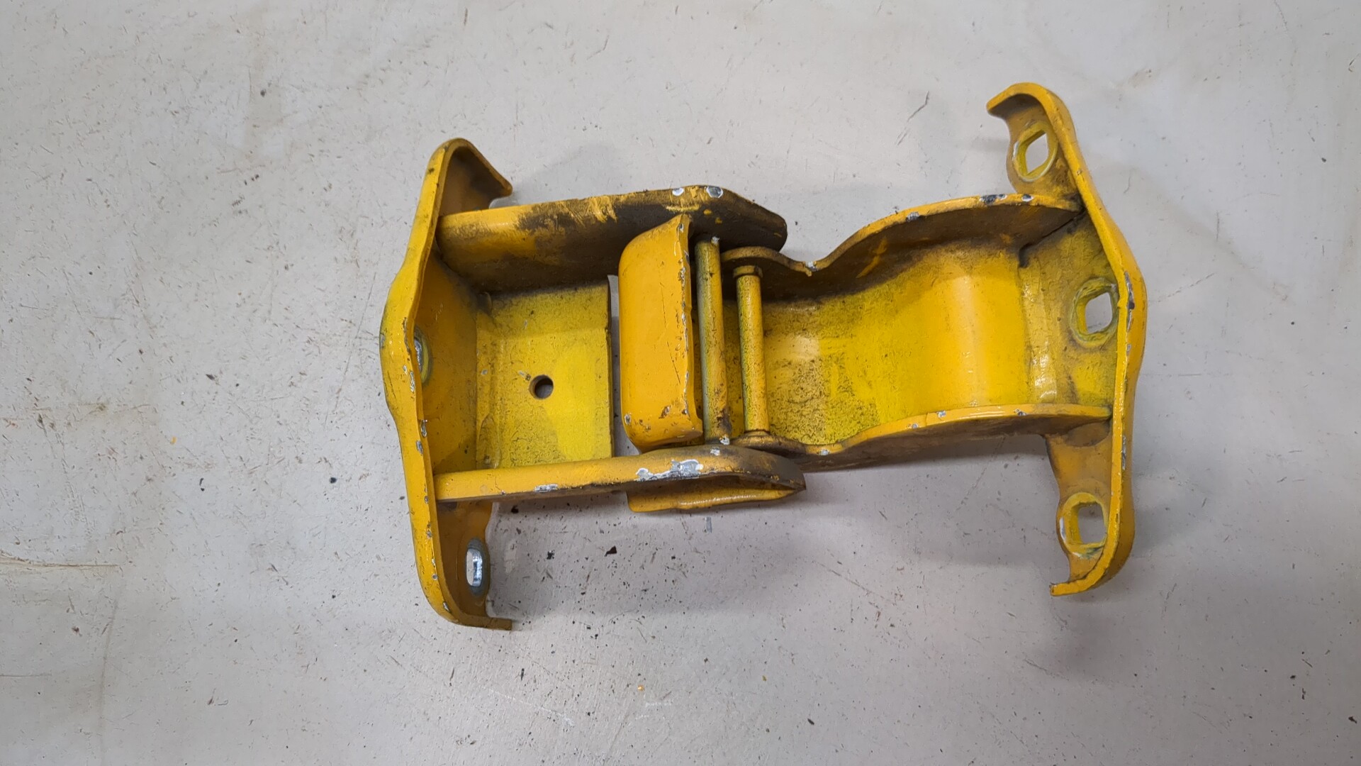 Петля двери