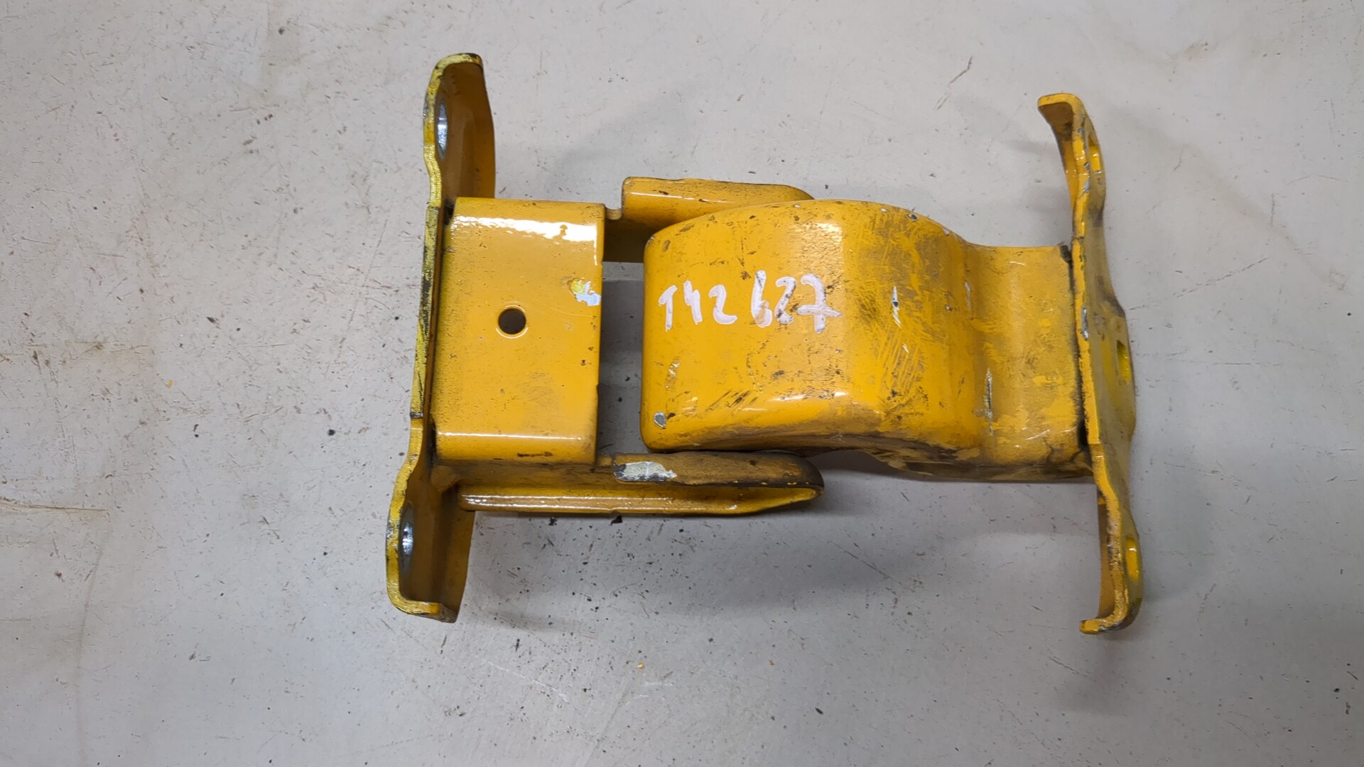 Петля двери