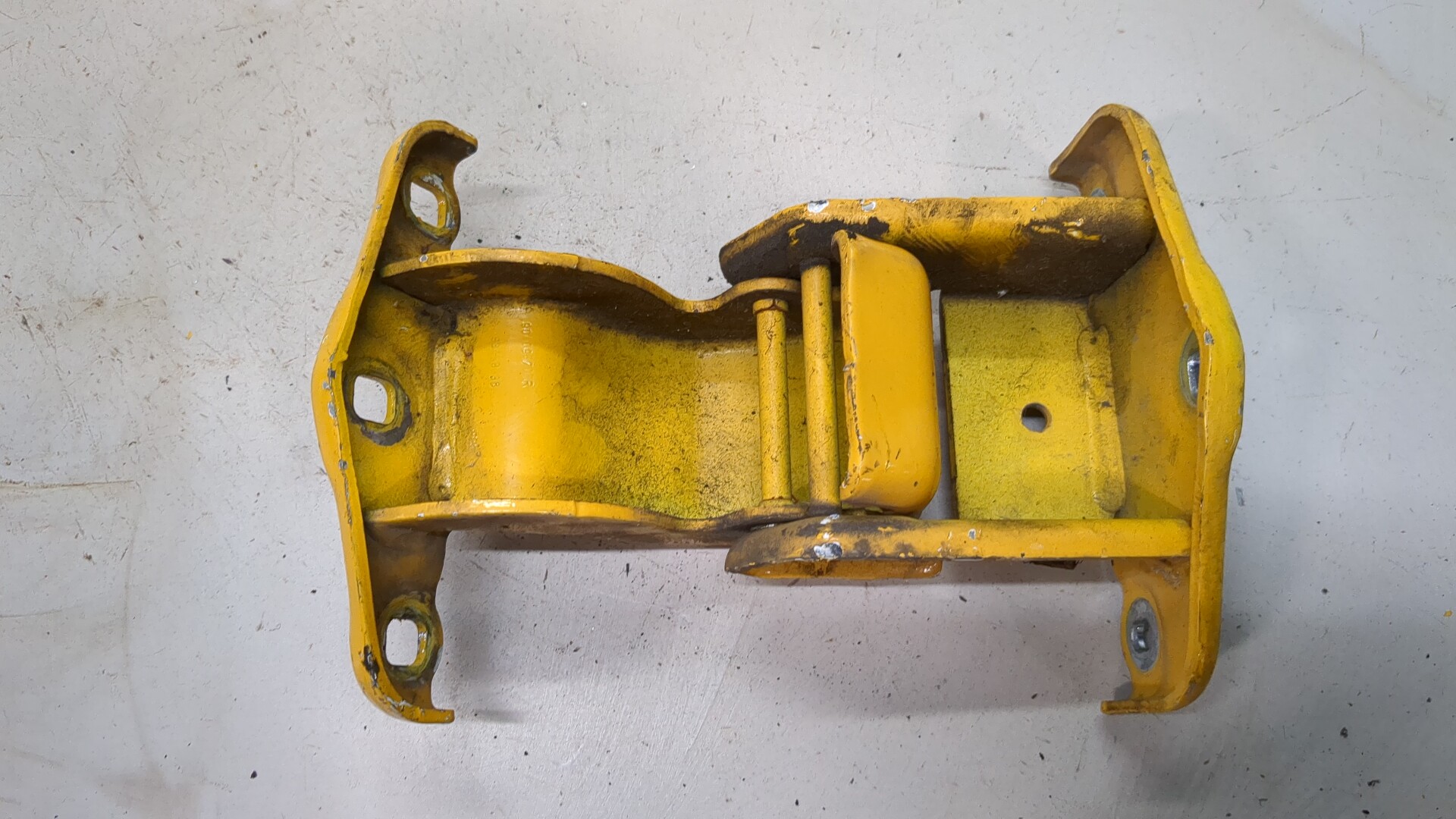 Петля двери