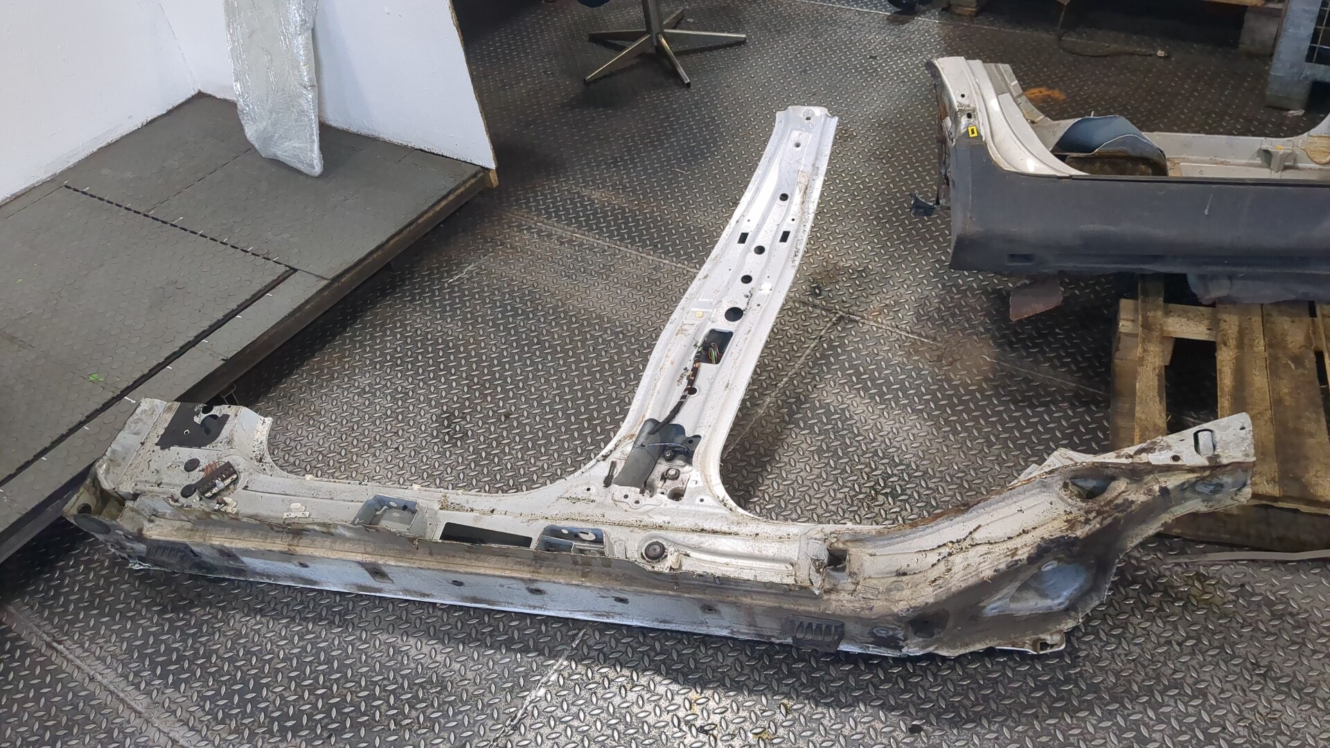 Порог правый