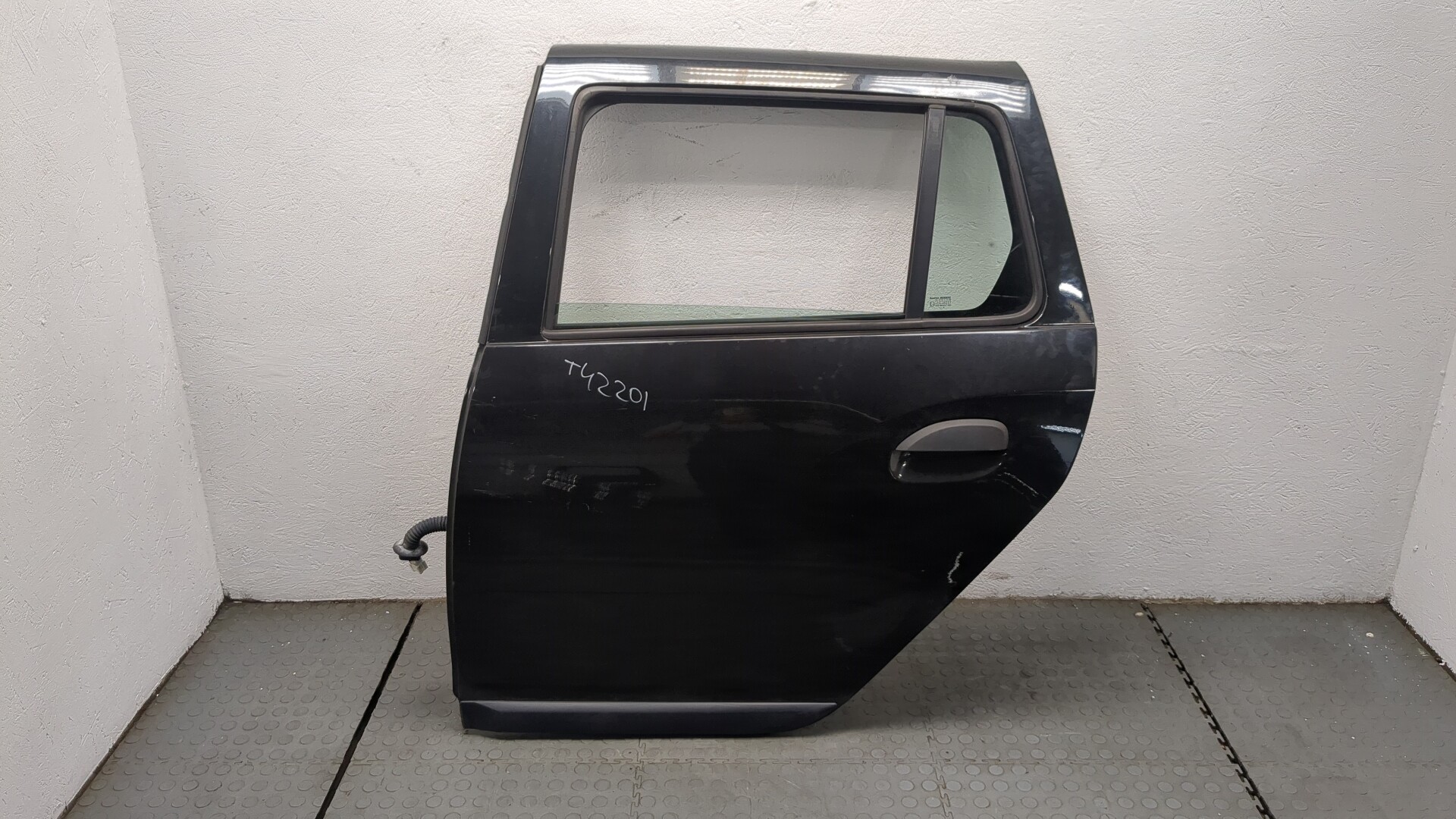 Дверь задняя левая